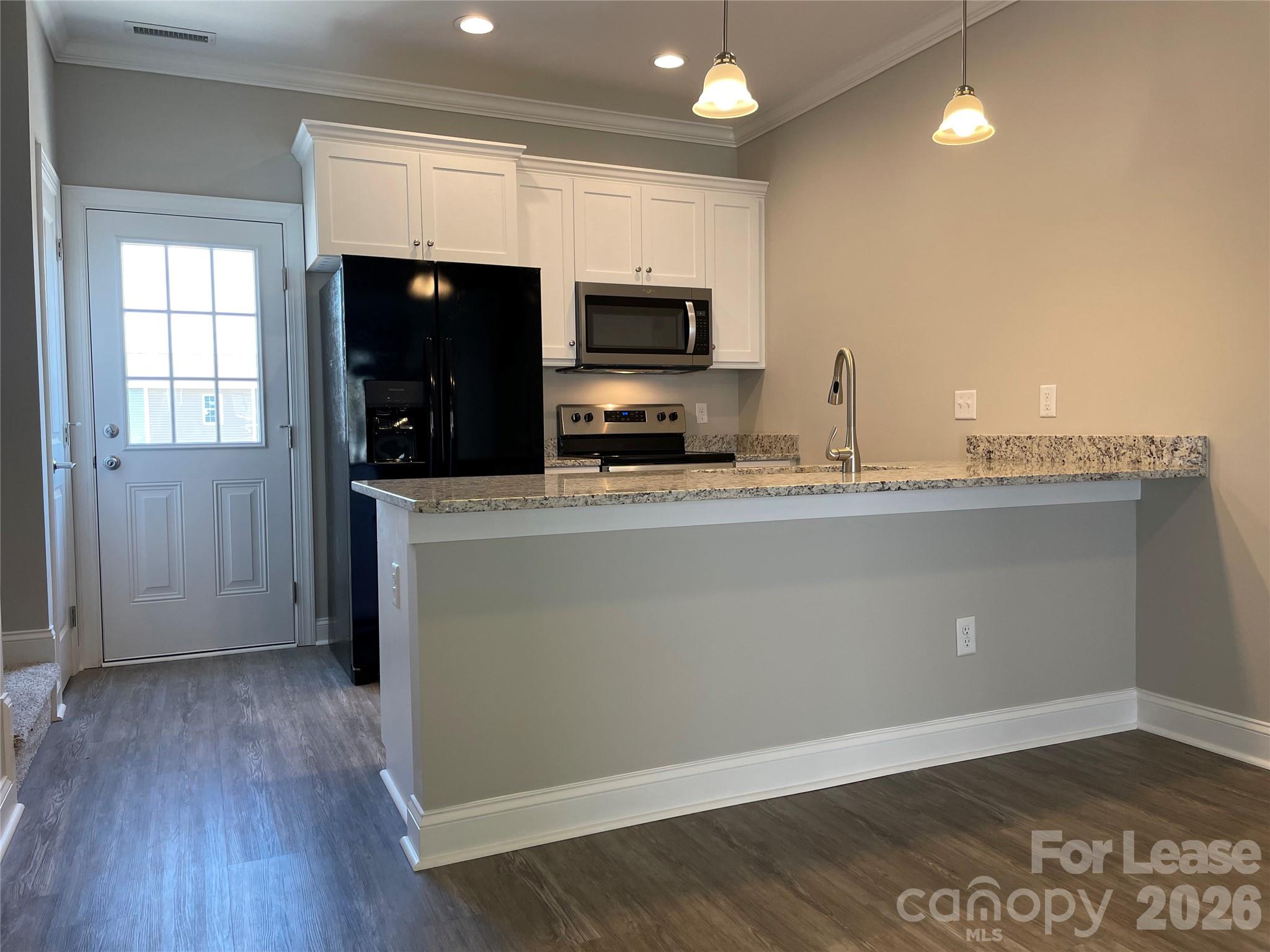 3927 Newhall Drive Property Photo 4