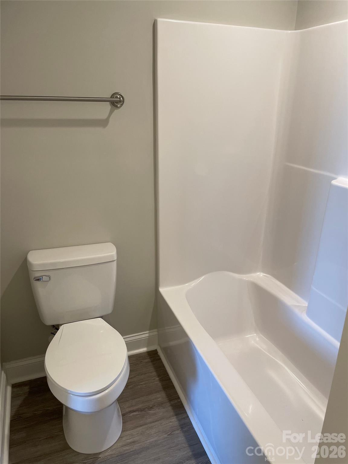 3927 Newhall Drive Property Photo 12