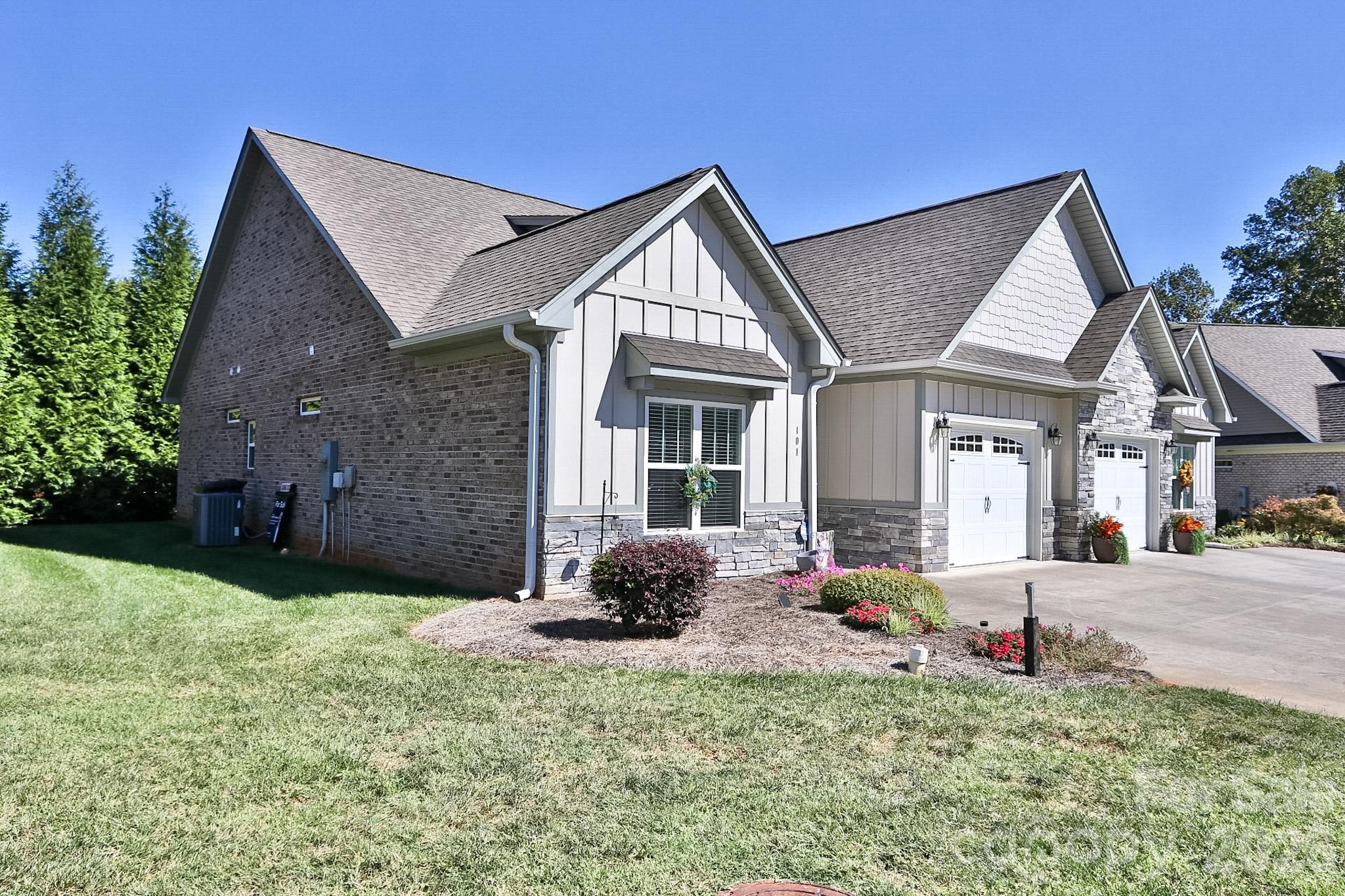 101 Parkview Drive Property Photo 3
