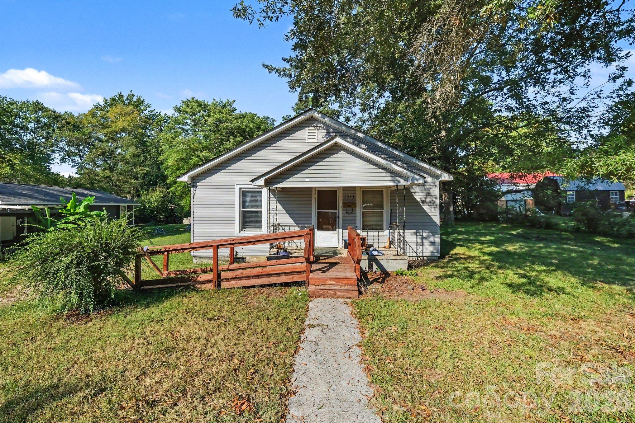 2713 Glendale Avenue Property Photo 2