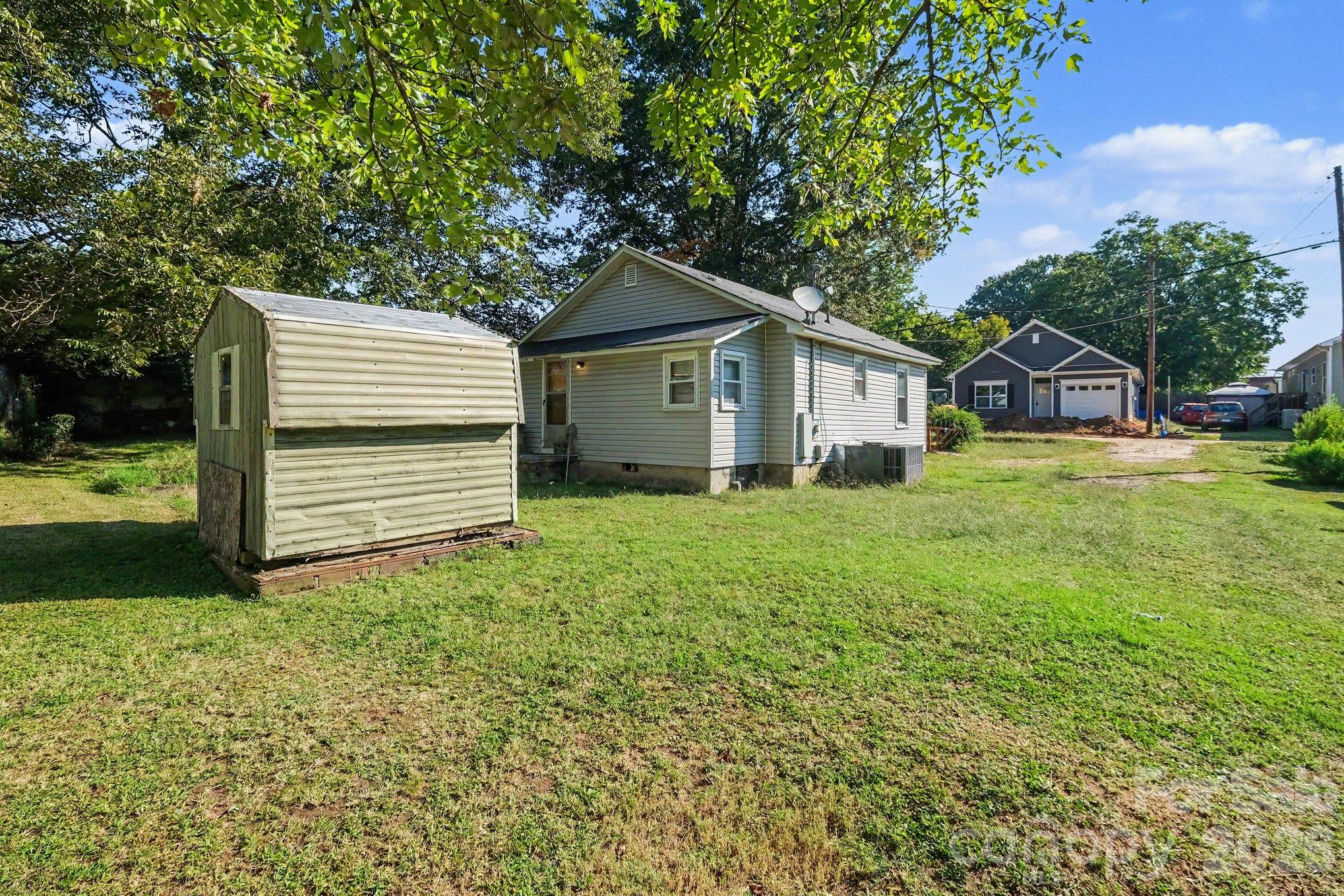 2713 Glendale Avenue Property Photo 8