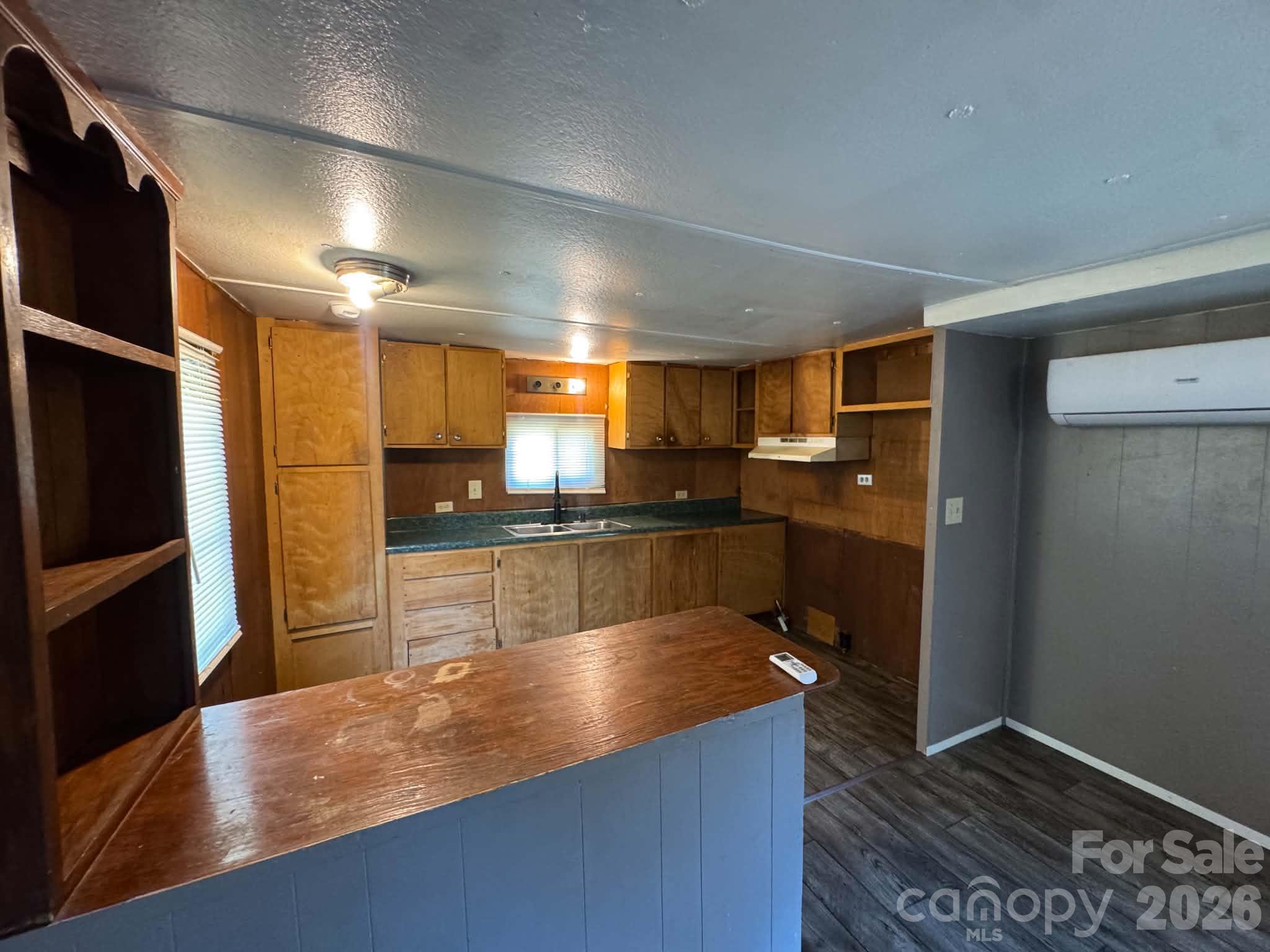 118 Hamlet Place Property Photo 6
