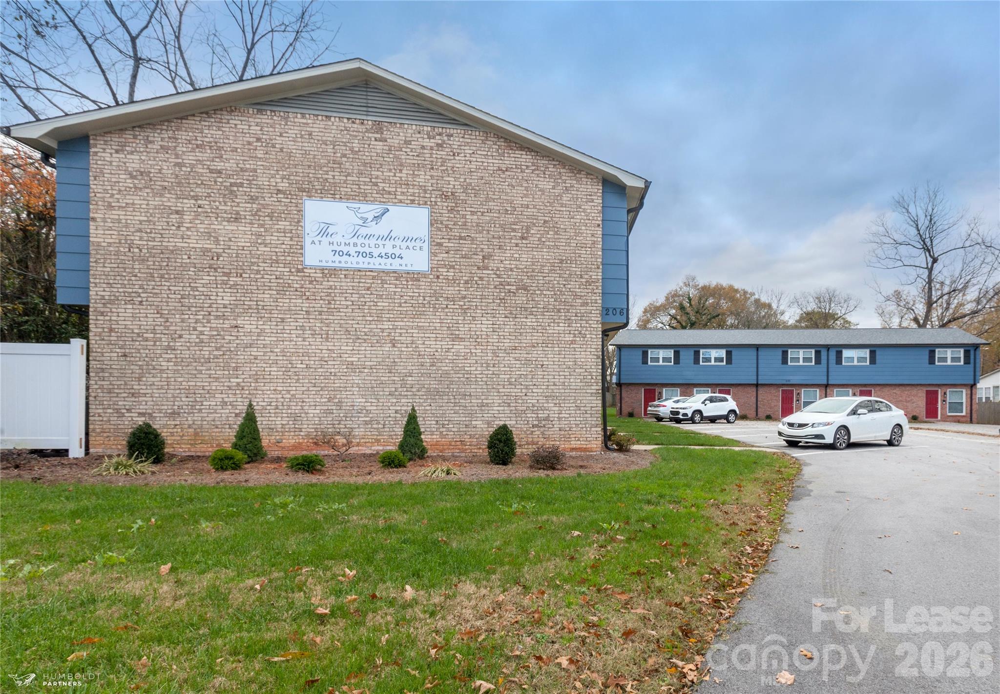 206 E Glendale Avenue 3 Property Photo 2