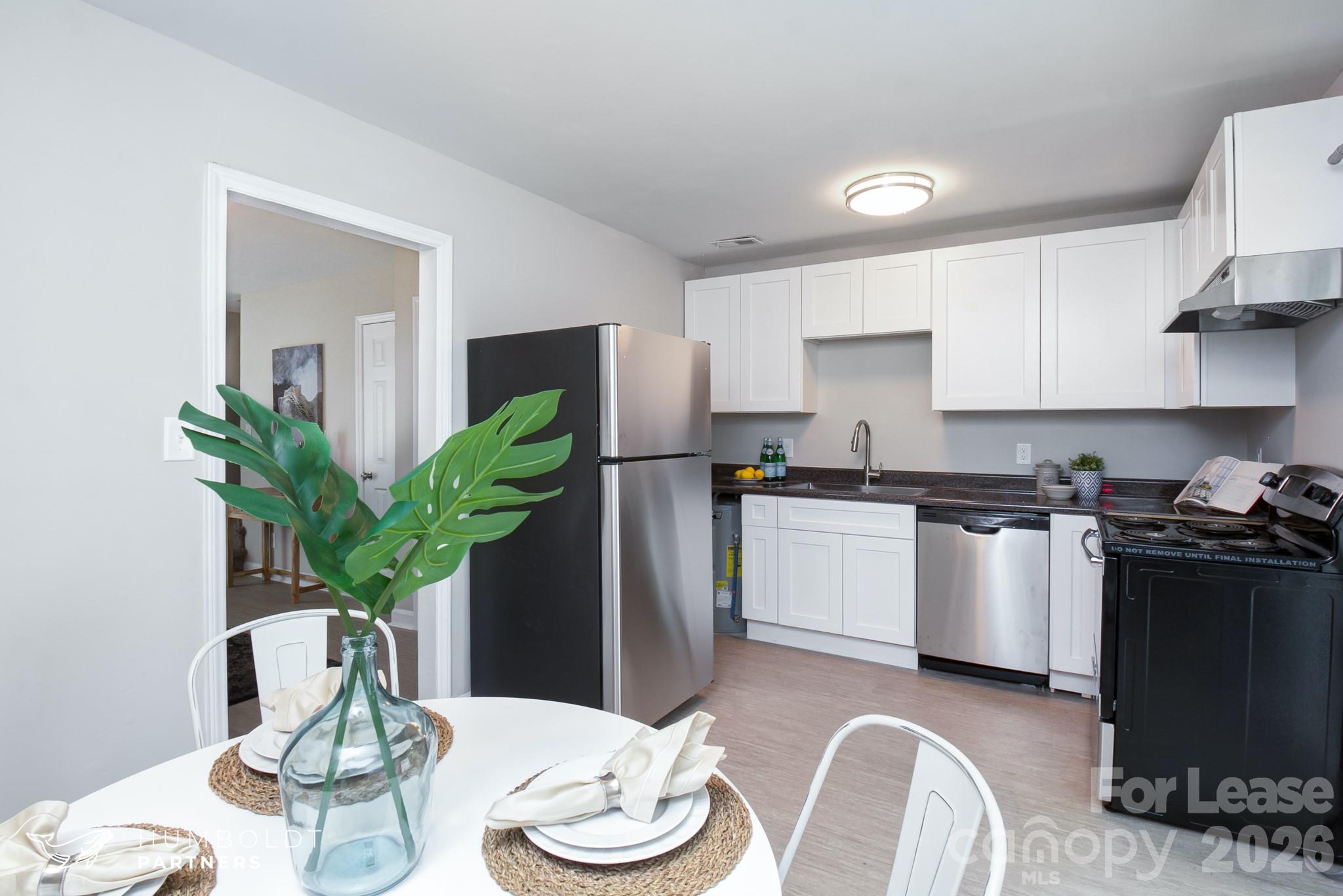 206 E Glendale Avenue 3 Property Photo 7
