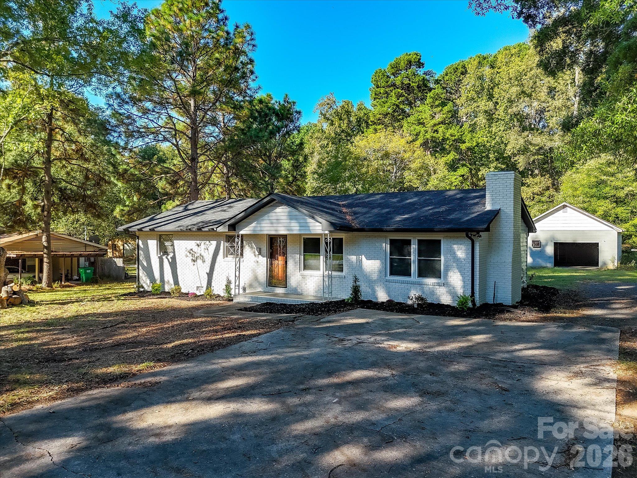 205 Oakland Street Property Photo 1