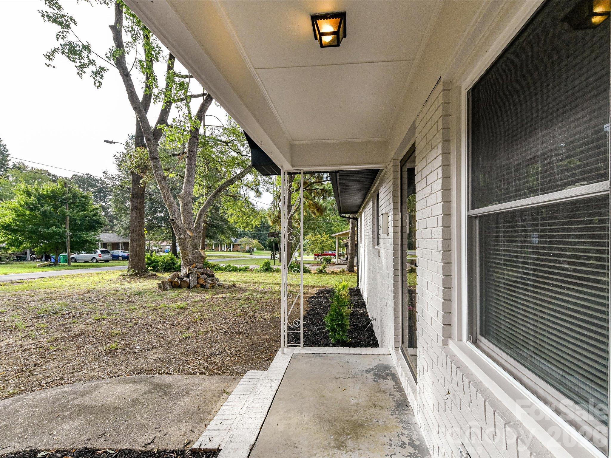 205 Oakland Street Property Photo 5