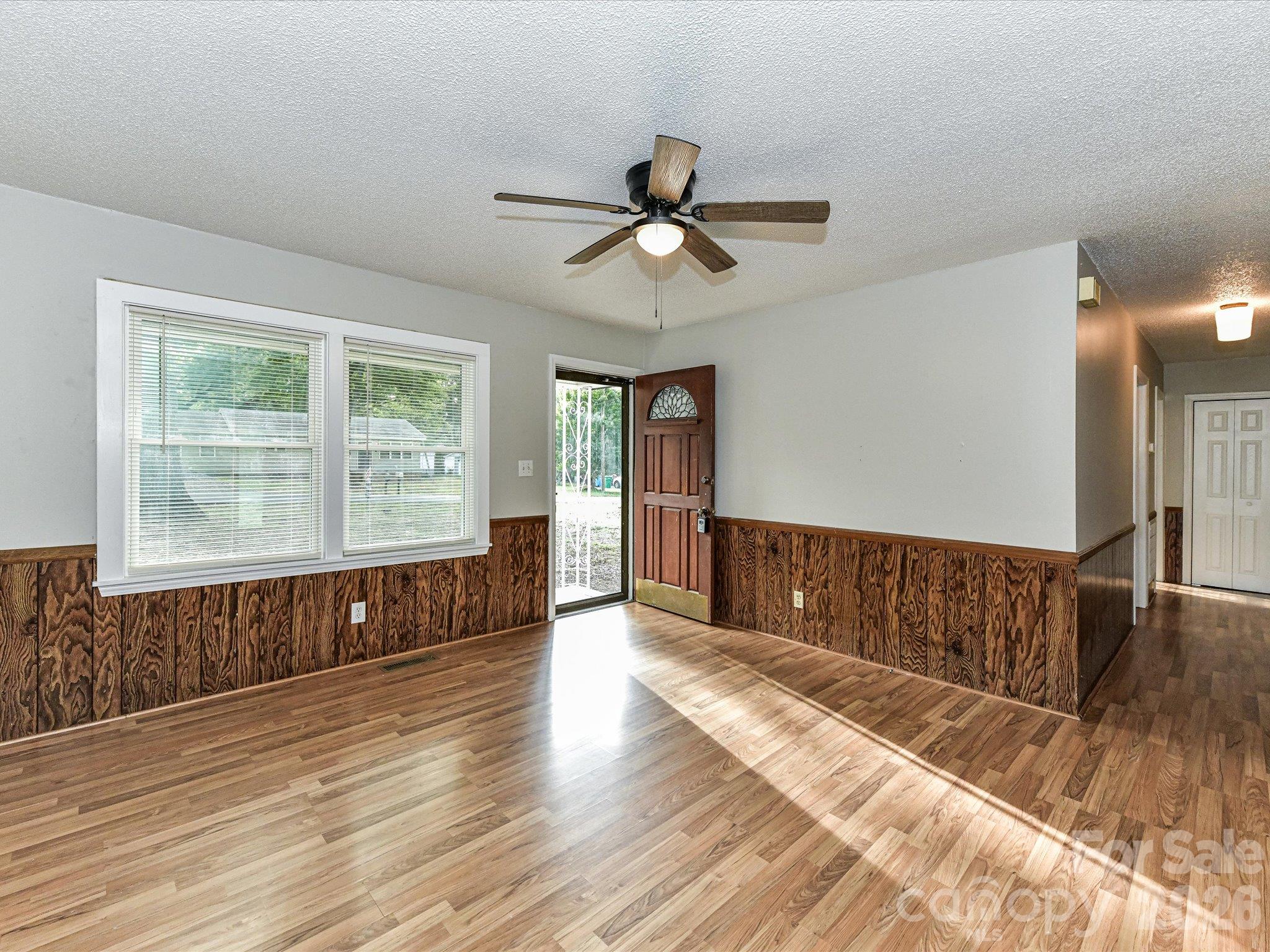 205 Oakland Street Property Photo 7