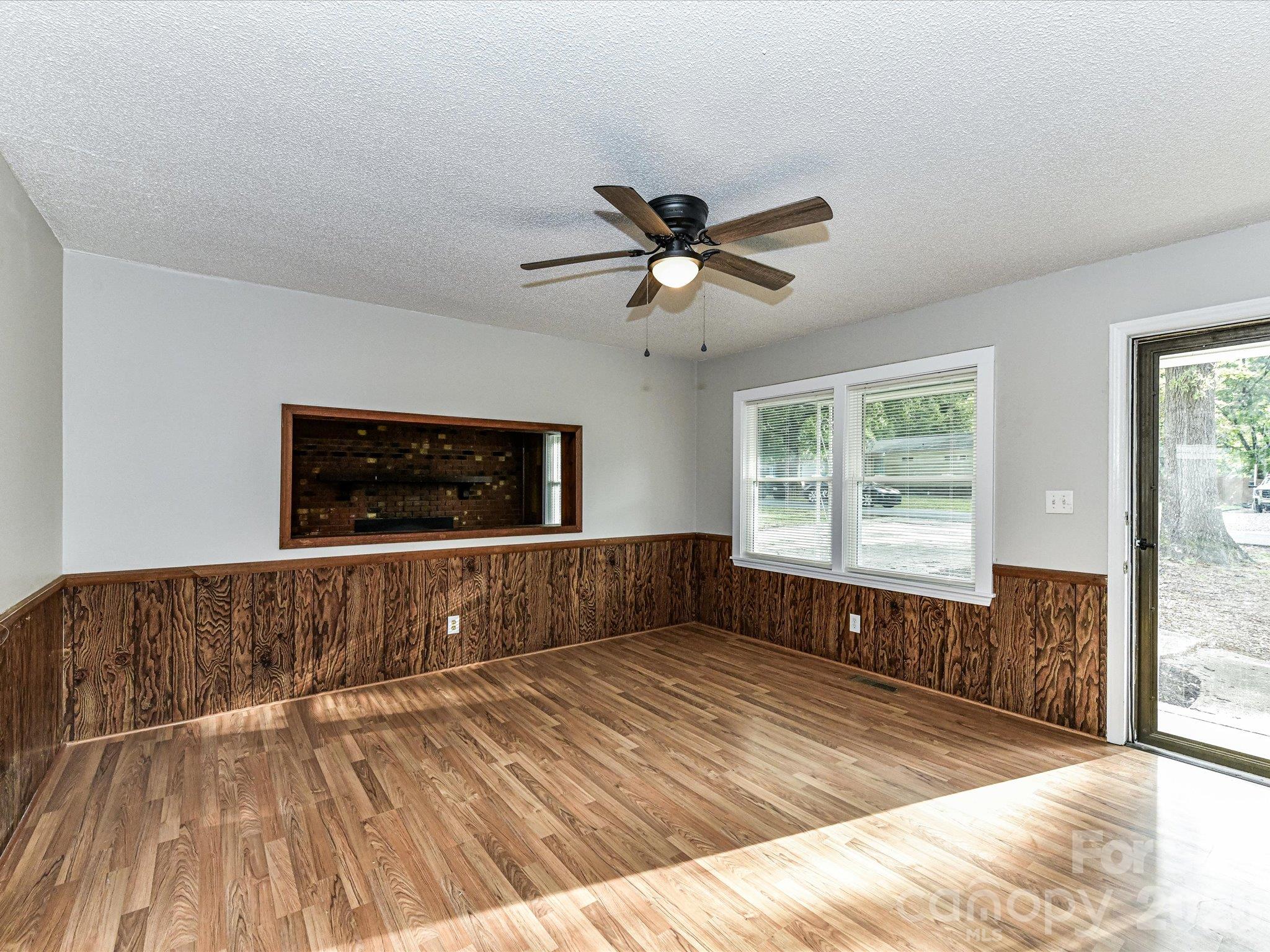 205 Oakland Street Property Photo 9