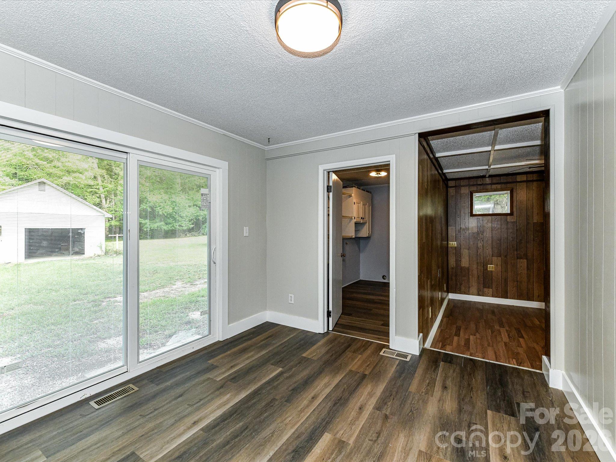 205 Oakland Street Property Photo 17