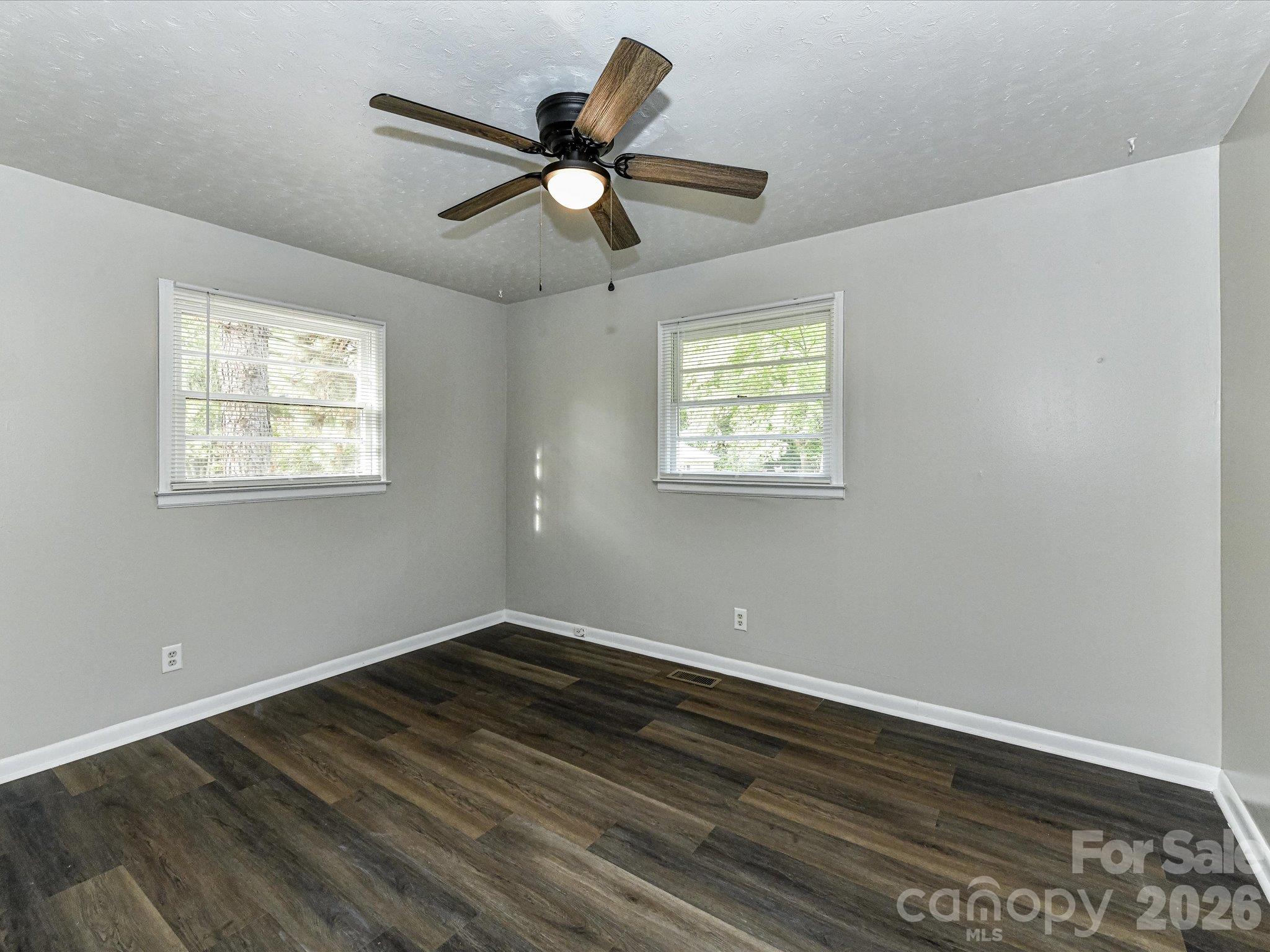 205 Oakland Street Property Photo 23