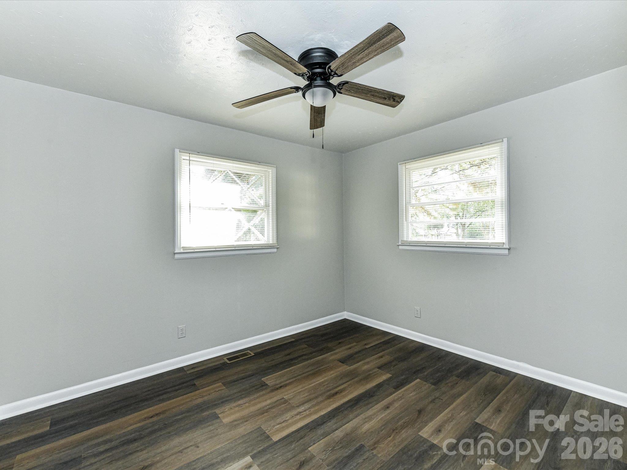 205 Oakland Street Property Photo 28
