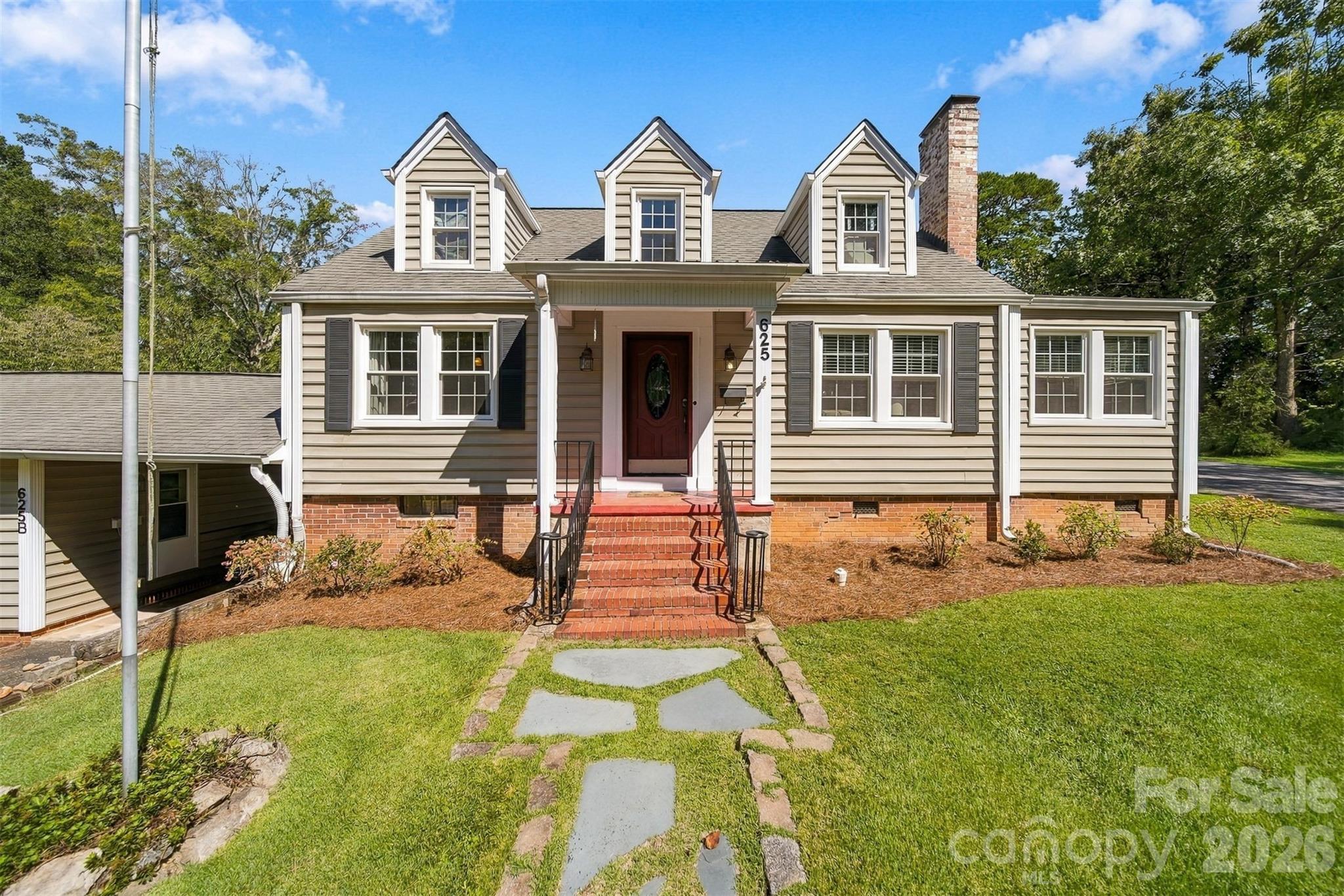 625 E Park Drive Property Photo 1