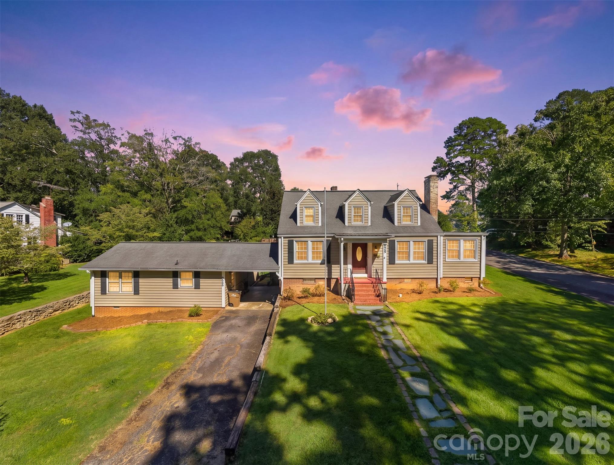 625 E Park Drive Property Photo 2