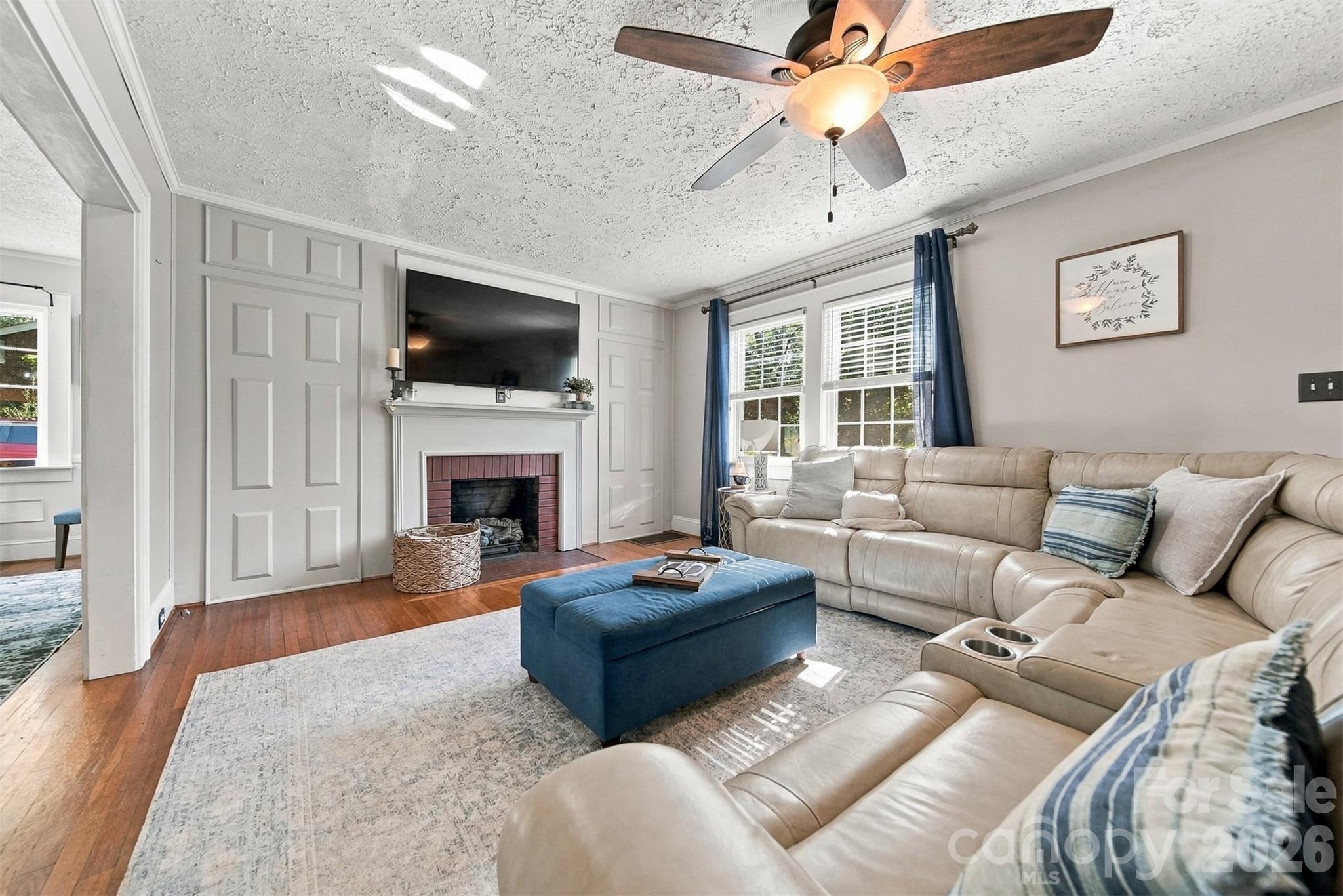 625 E Park Drive Property Photo 6