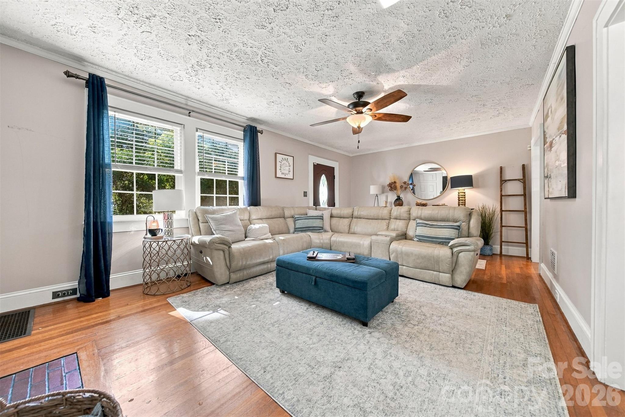 625 E Park Drive Property Photo 7