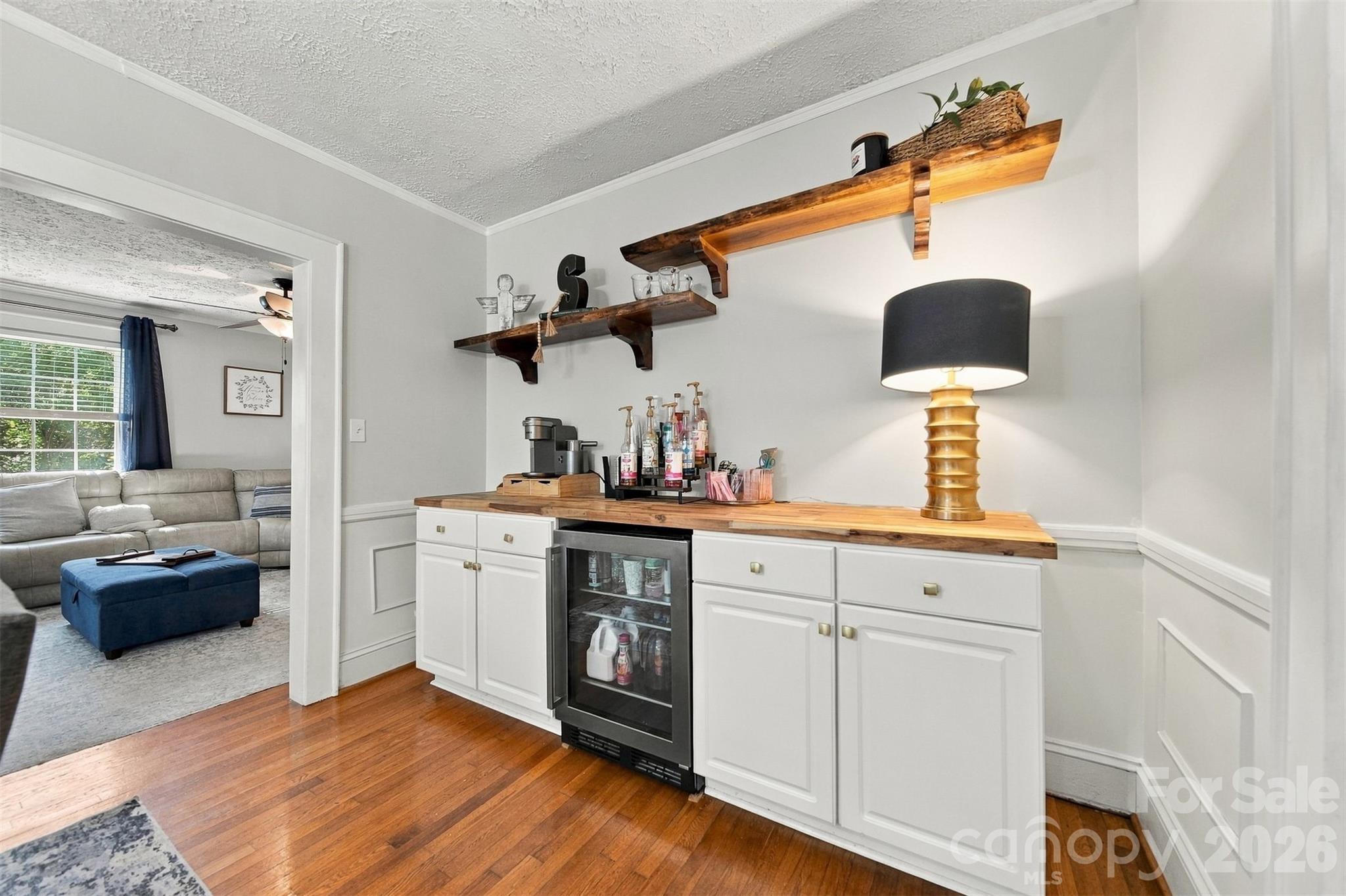 625 E Park Drive Property Photo 10