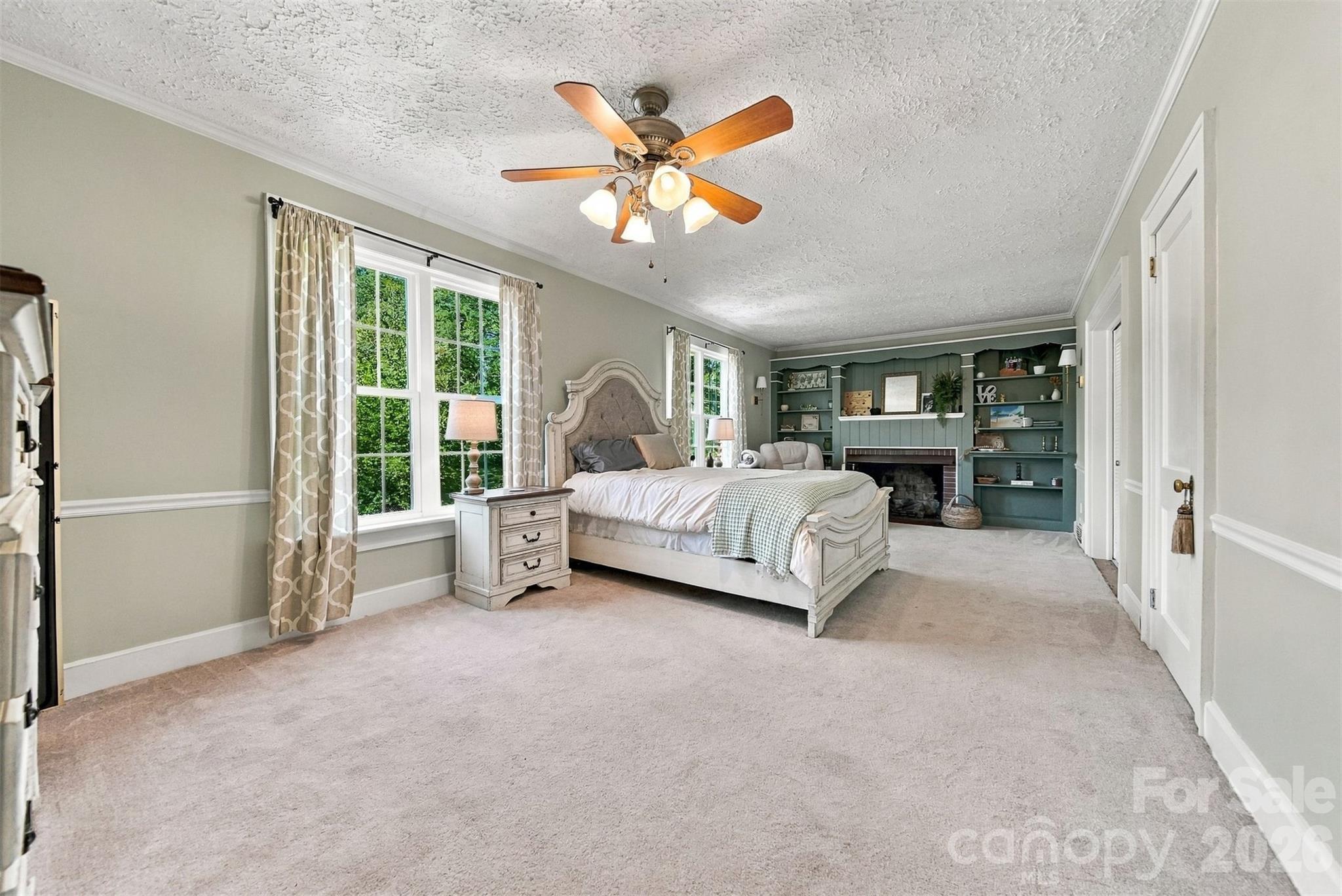 625 E Park Drive Property Photo 13