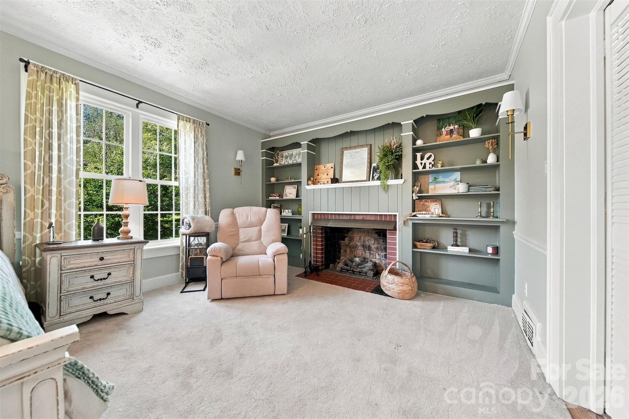 625 E Park Drive Property Photo 14