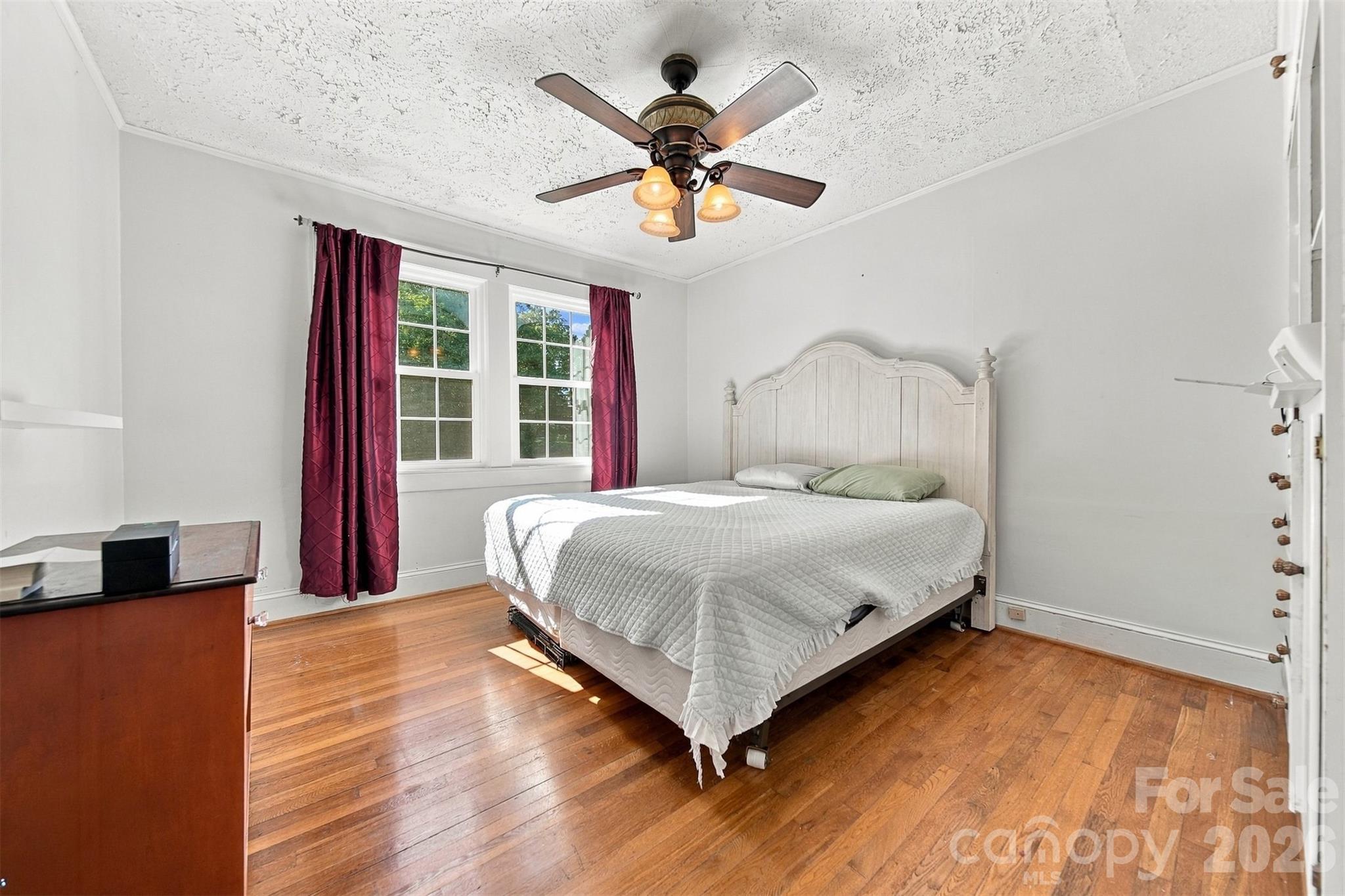 625 E Park Drive Property Photo 18