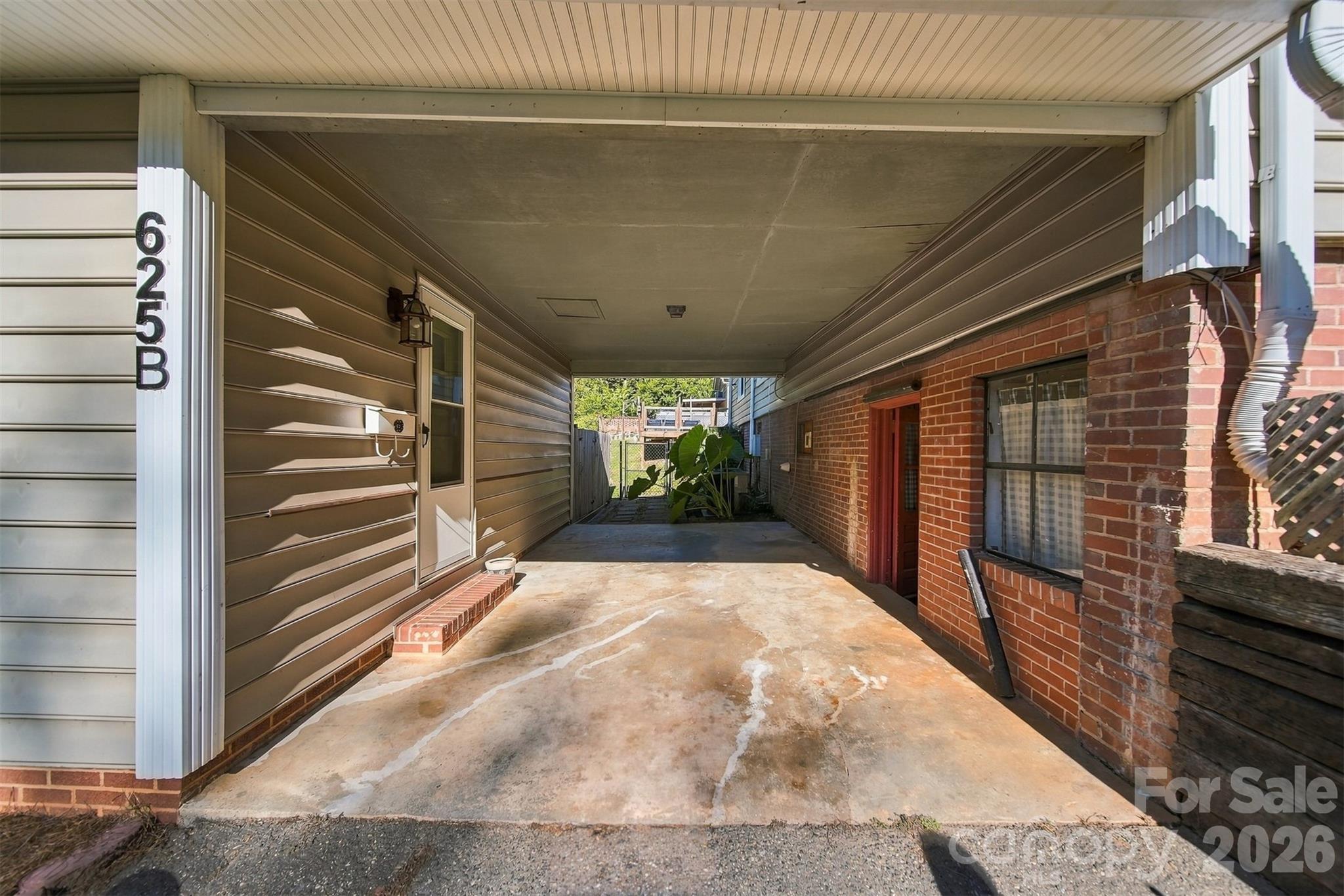625 E Park Drive Property Photo 30