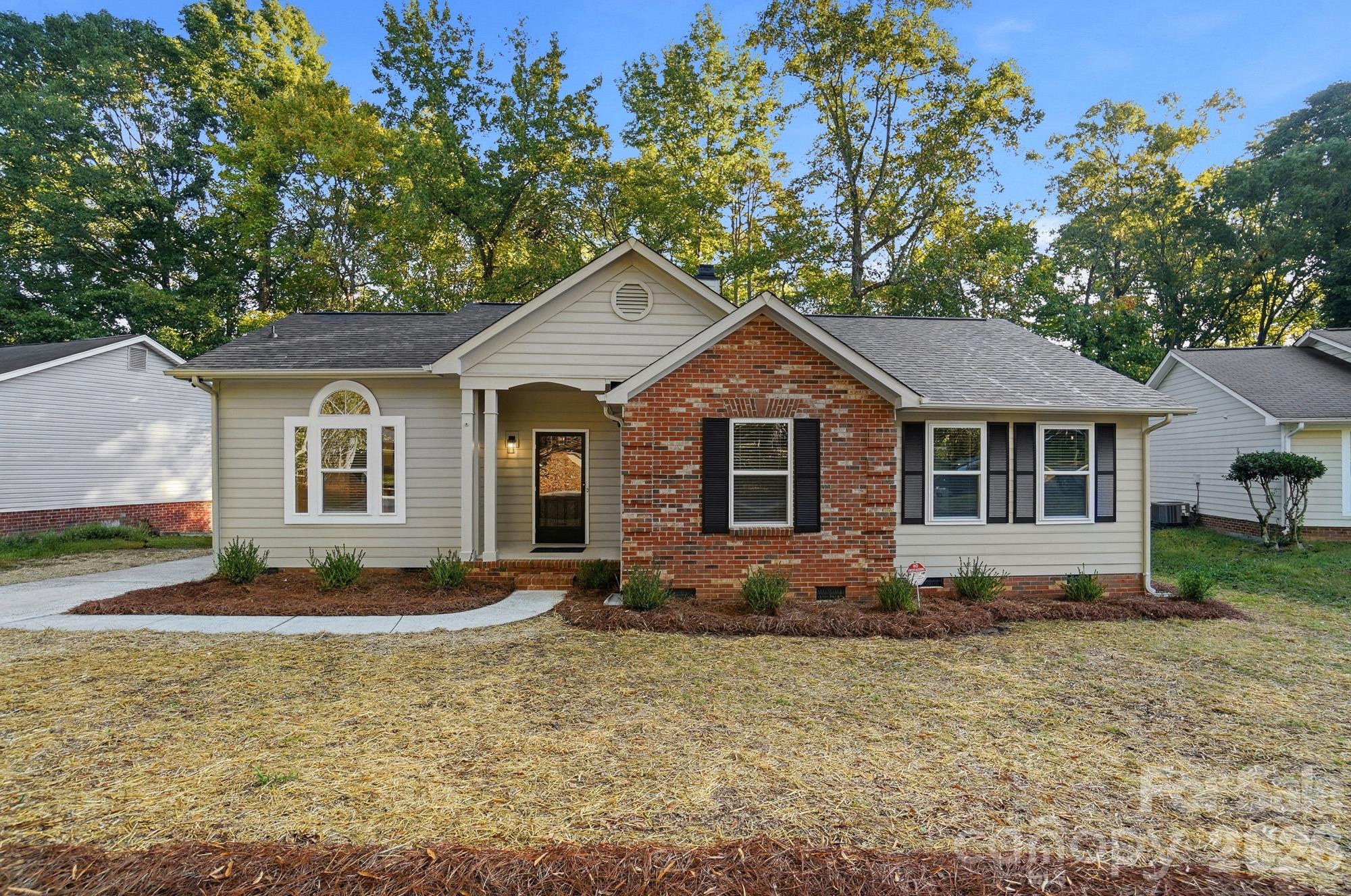 6044 Acadian Woods Drive Property Photo 1