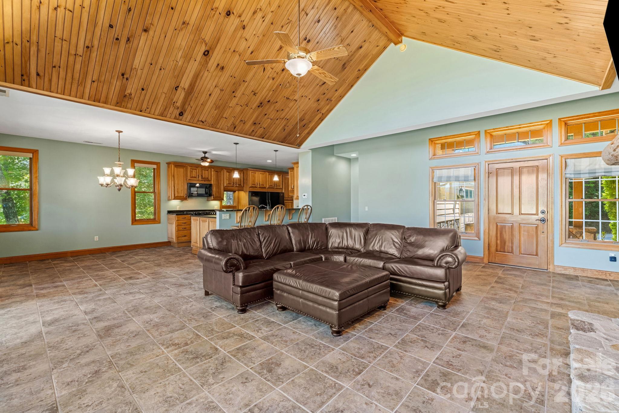 84 Silverado Trail Property Photo 8