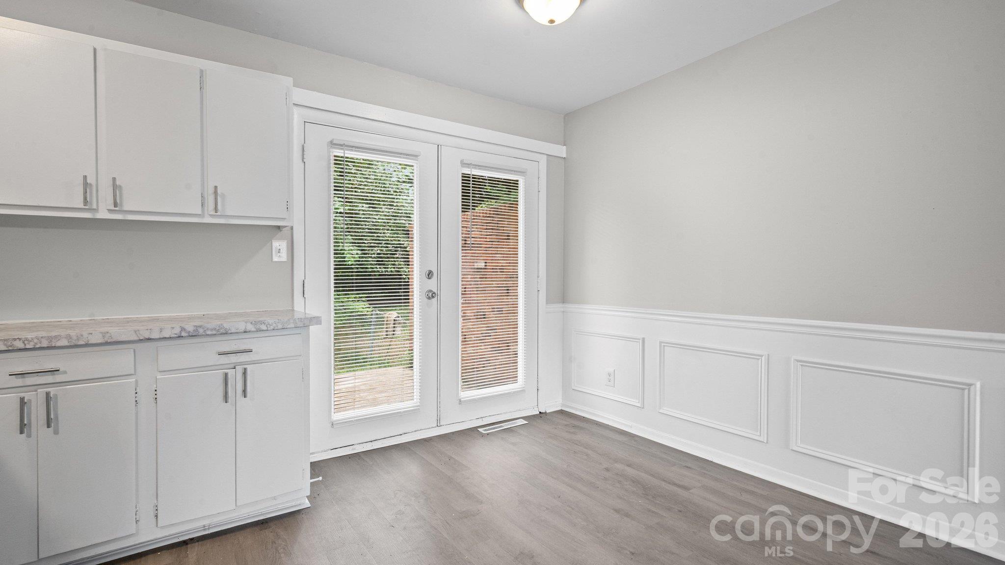4926 Malibu Drive Property Photo 15