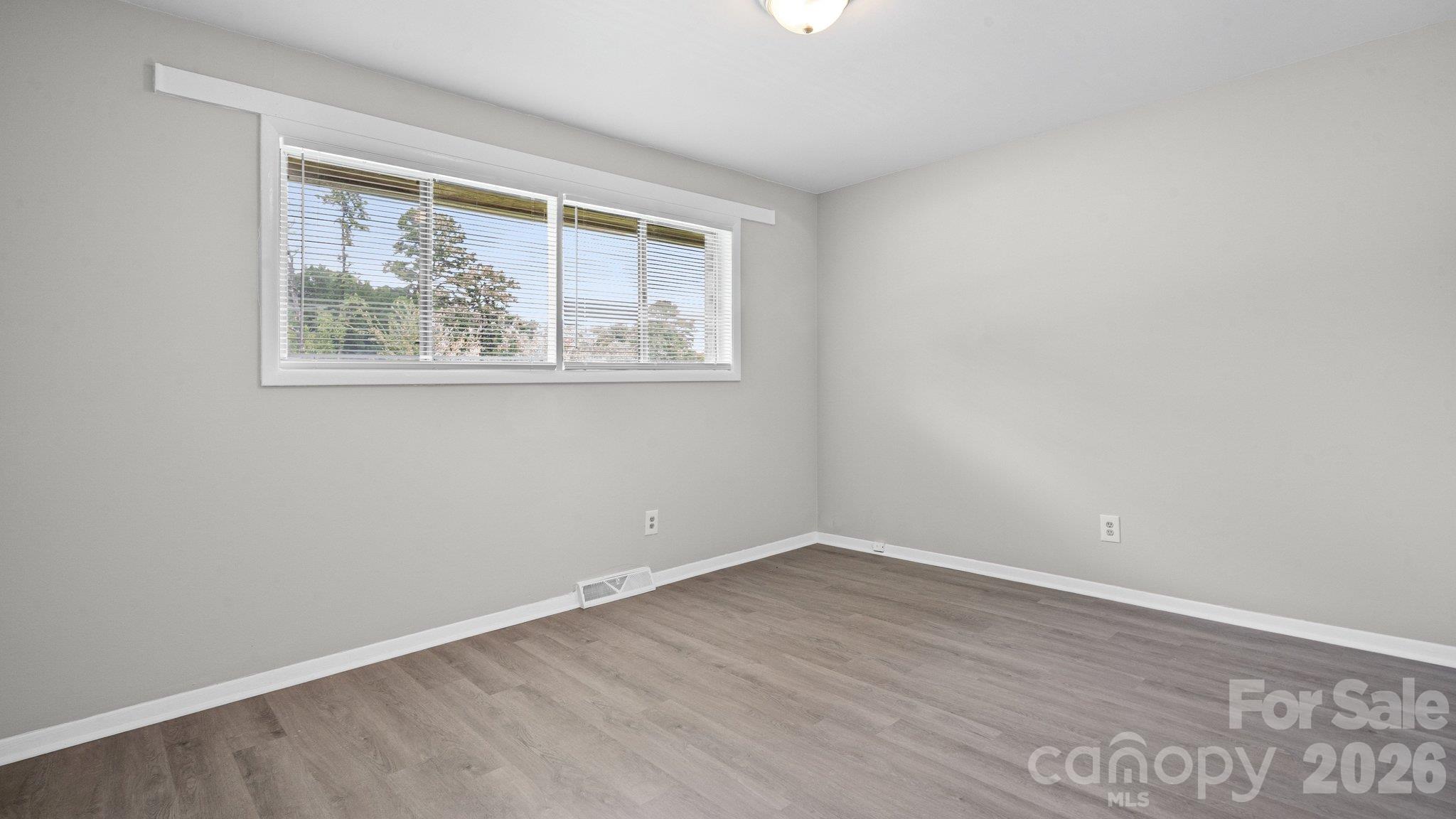 4926 Malibu Drive Property Photo 17