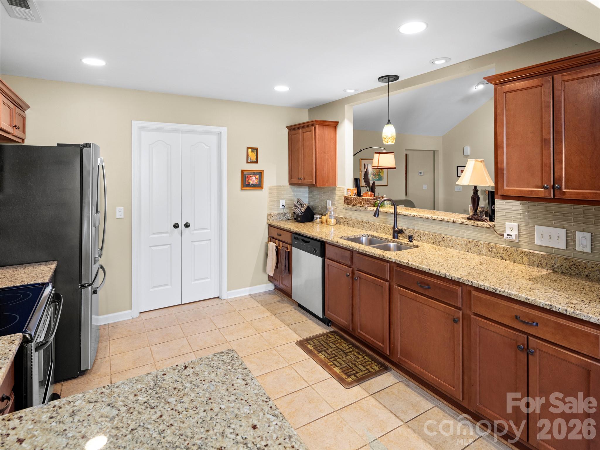 24 Loftin Street Property Photo 8