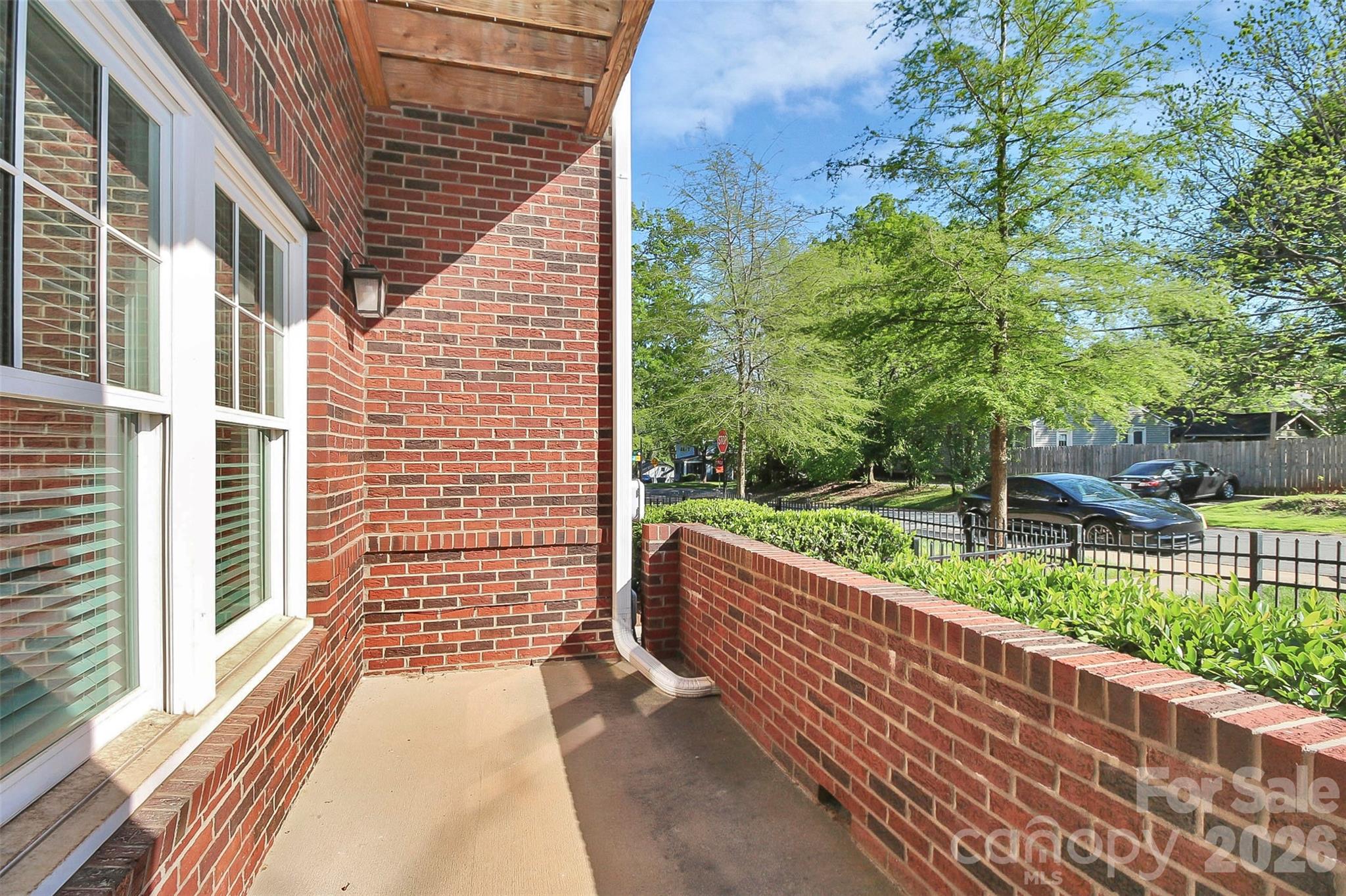 1420 W 4th Street Property Photo 2