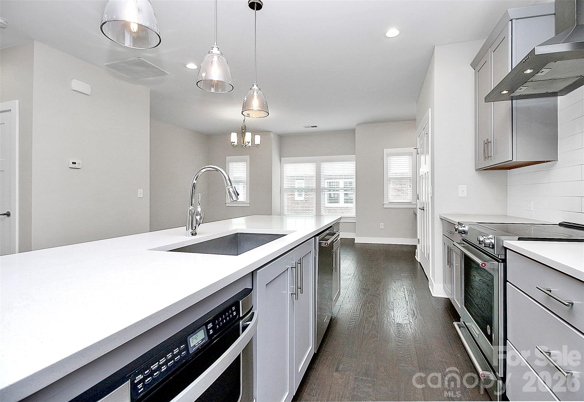1420 W 4th Street Property Photo 10