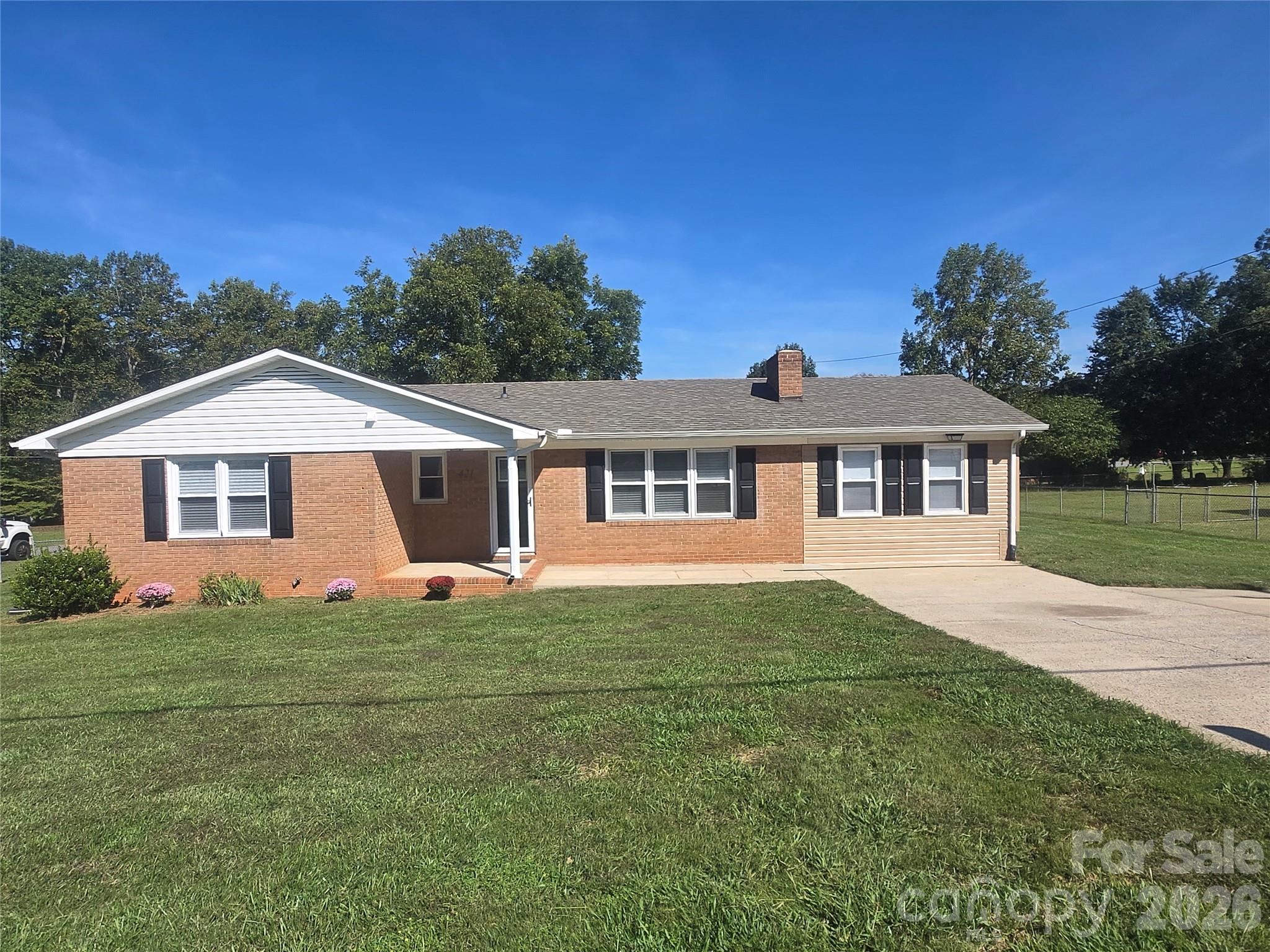 421 Nixon Road Property Photo 3