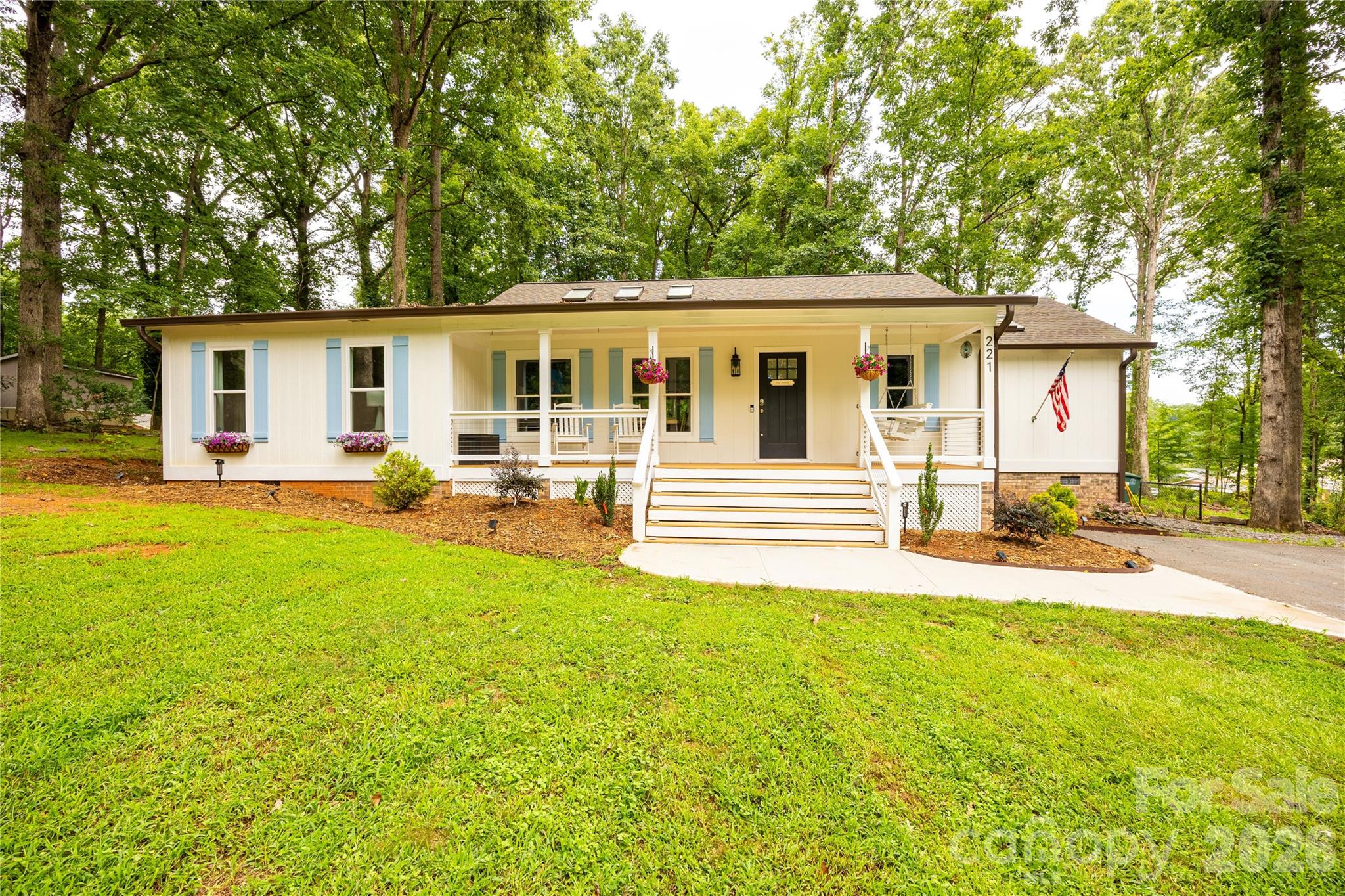 221 5th Street Property Photo 1
