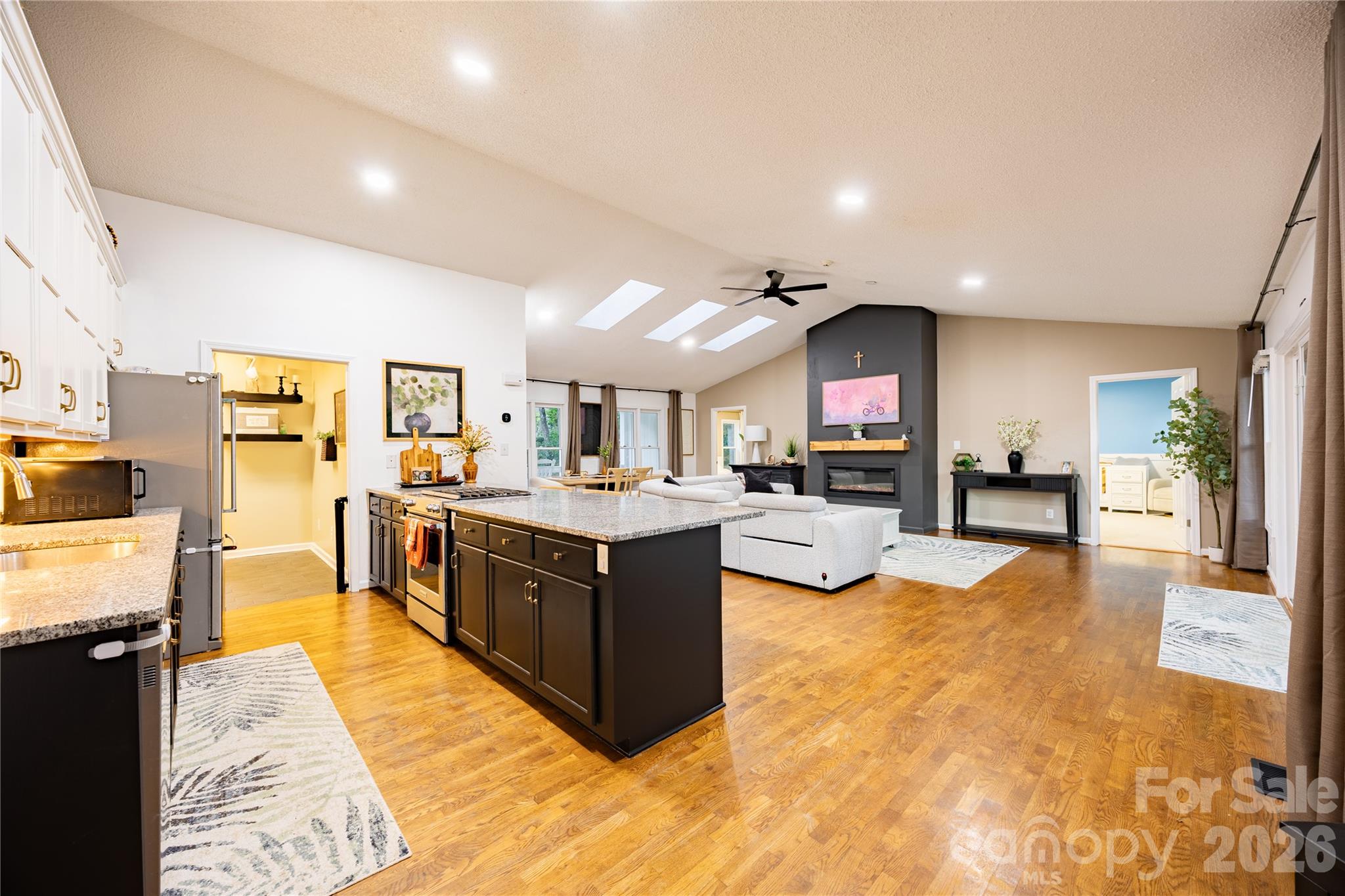 221 5th Street Property Photo 6