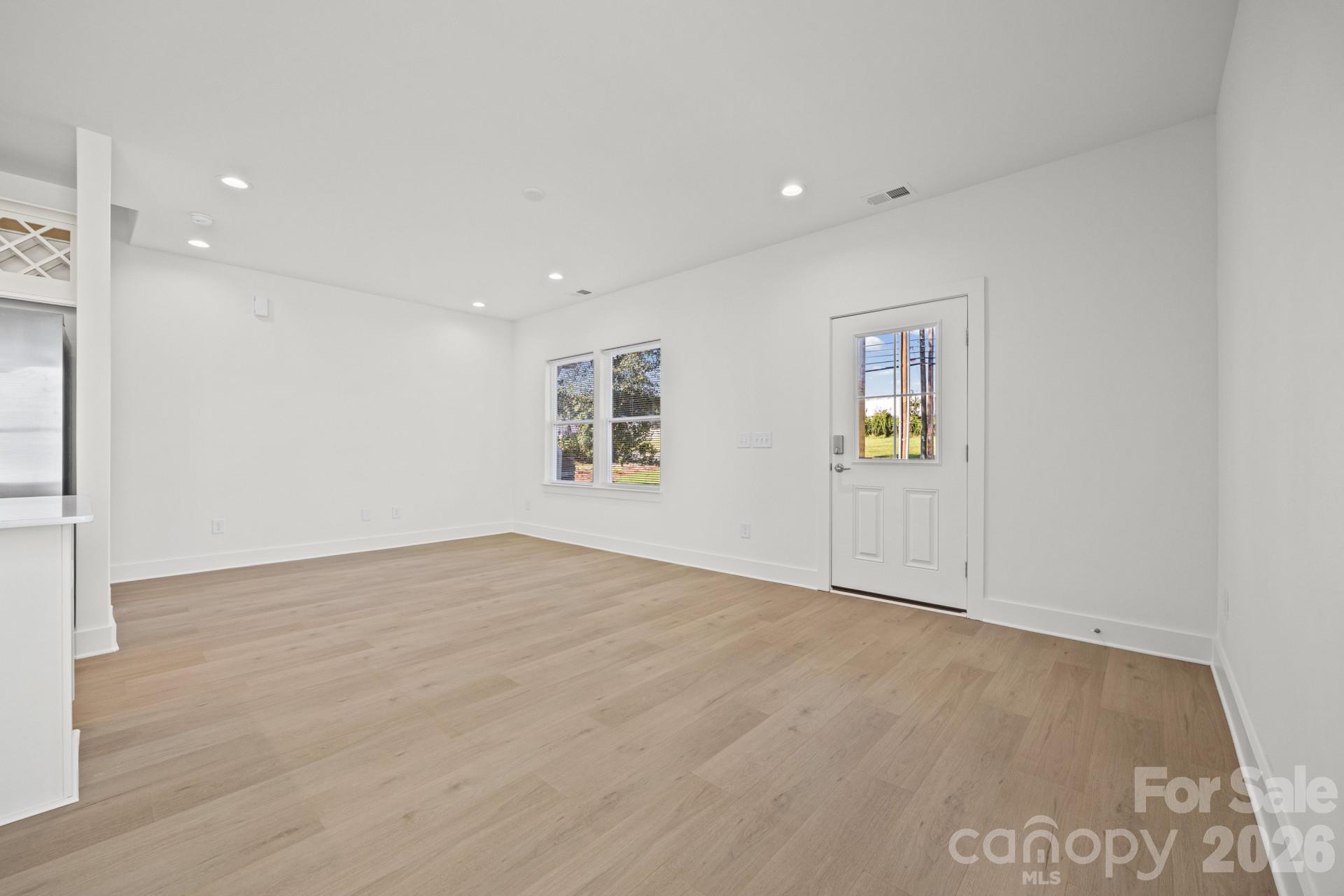 630 Modena Street Property Photo 12