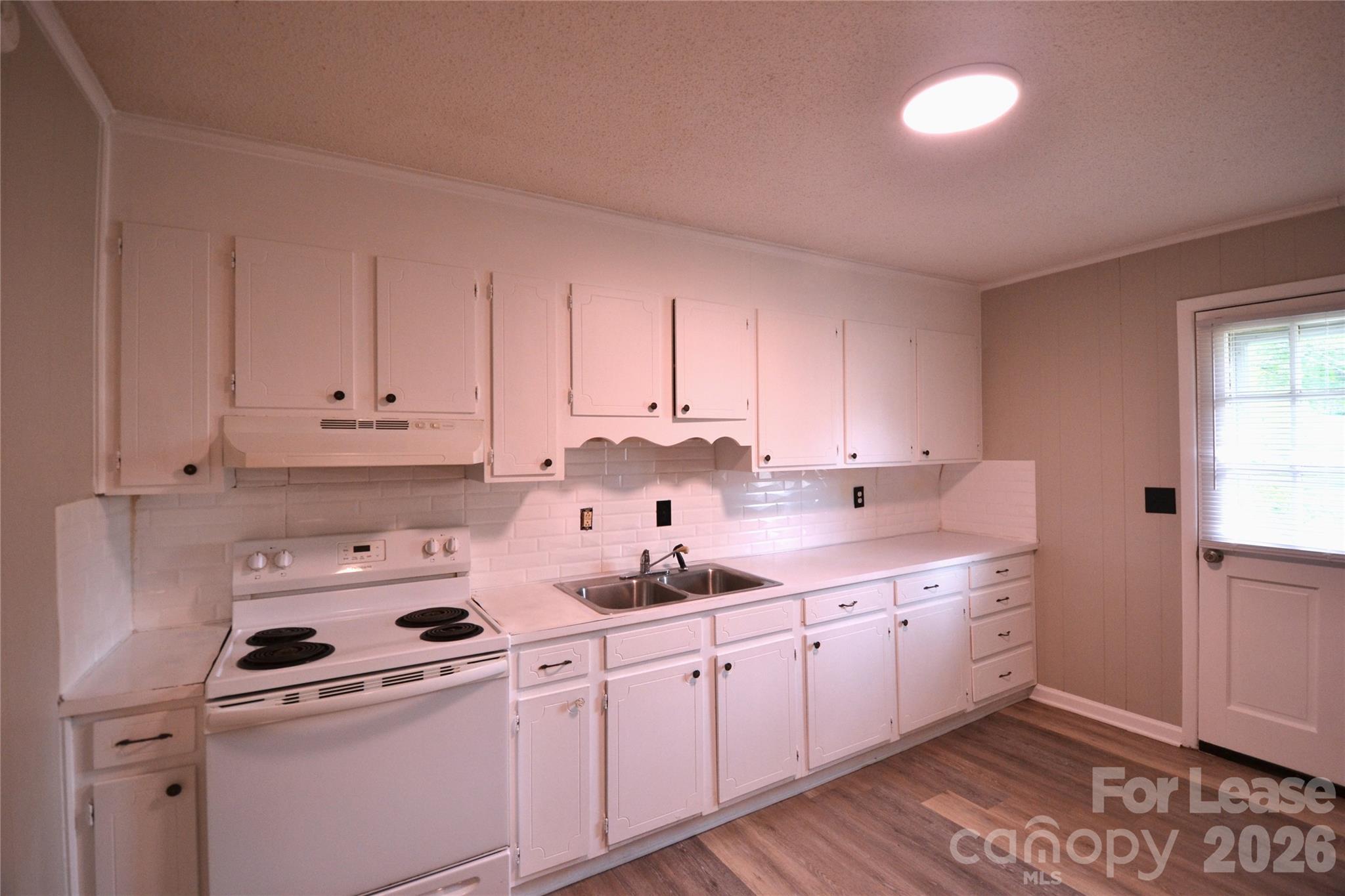 102 Sunset Drive Property Photo 8