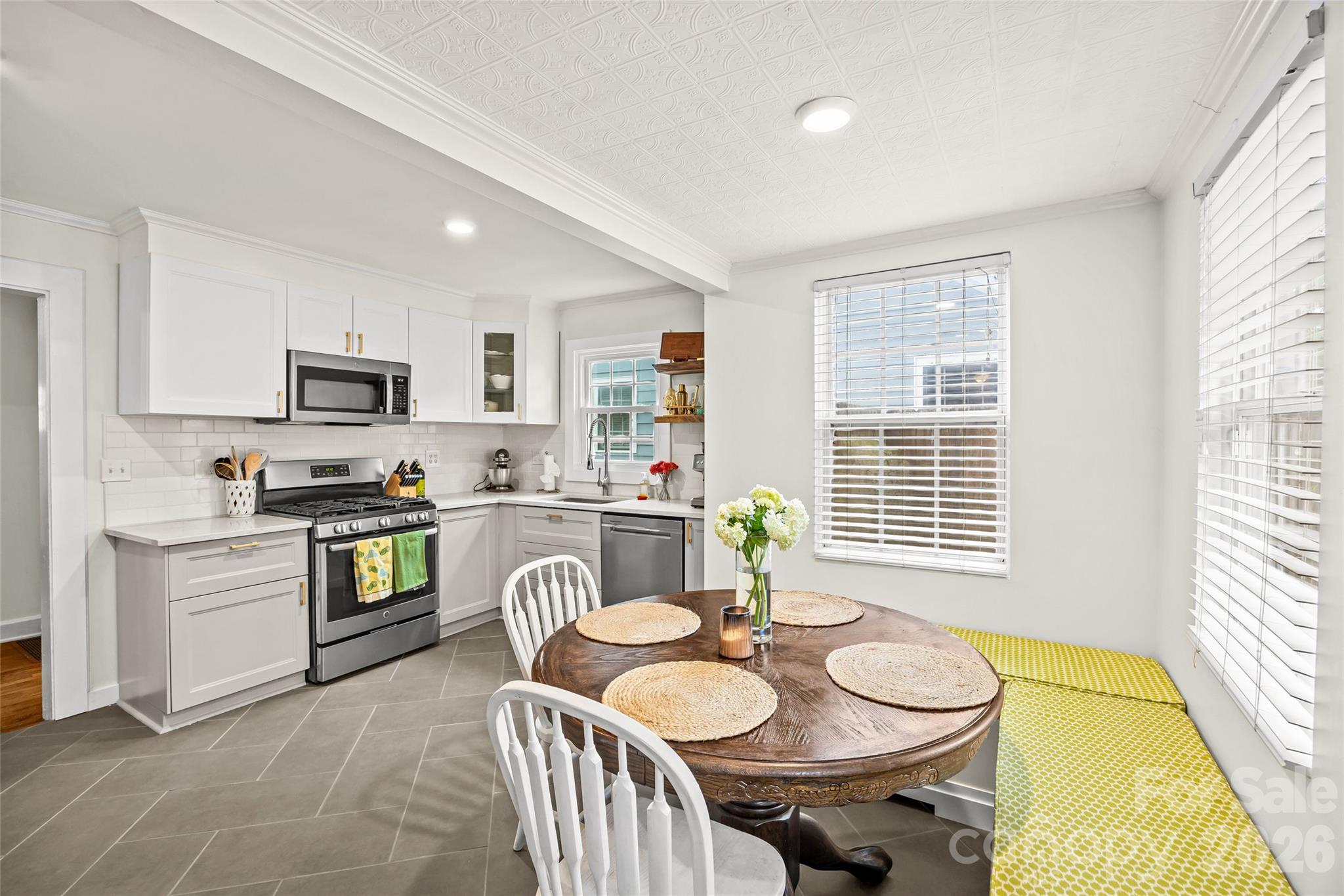 3225 Commonwealth Avenue Property Photo 8