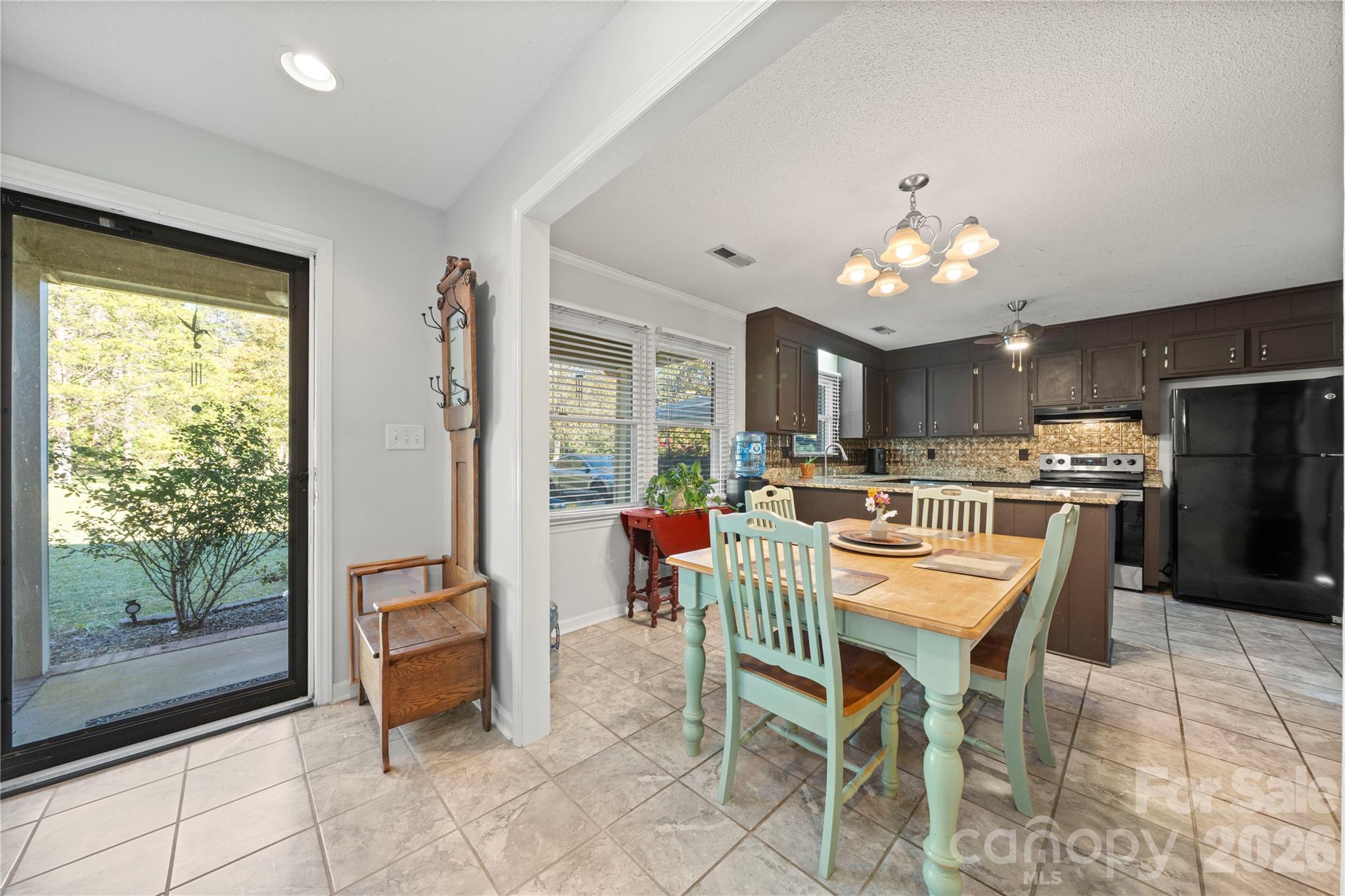 1875 Davis Circle Property Photo 10