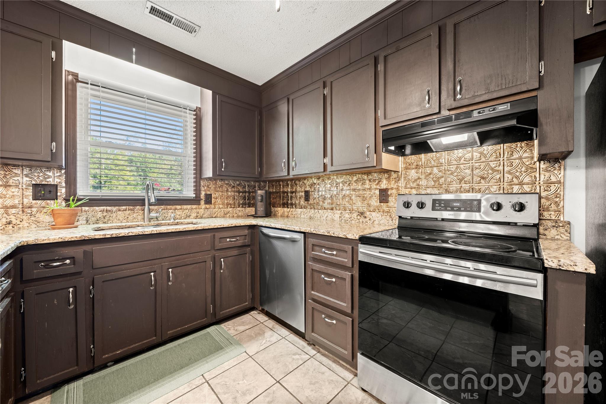 1875 Davis Circle Property Photo 15