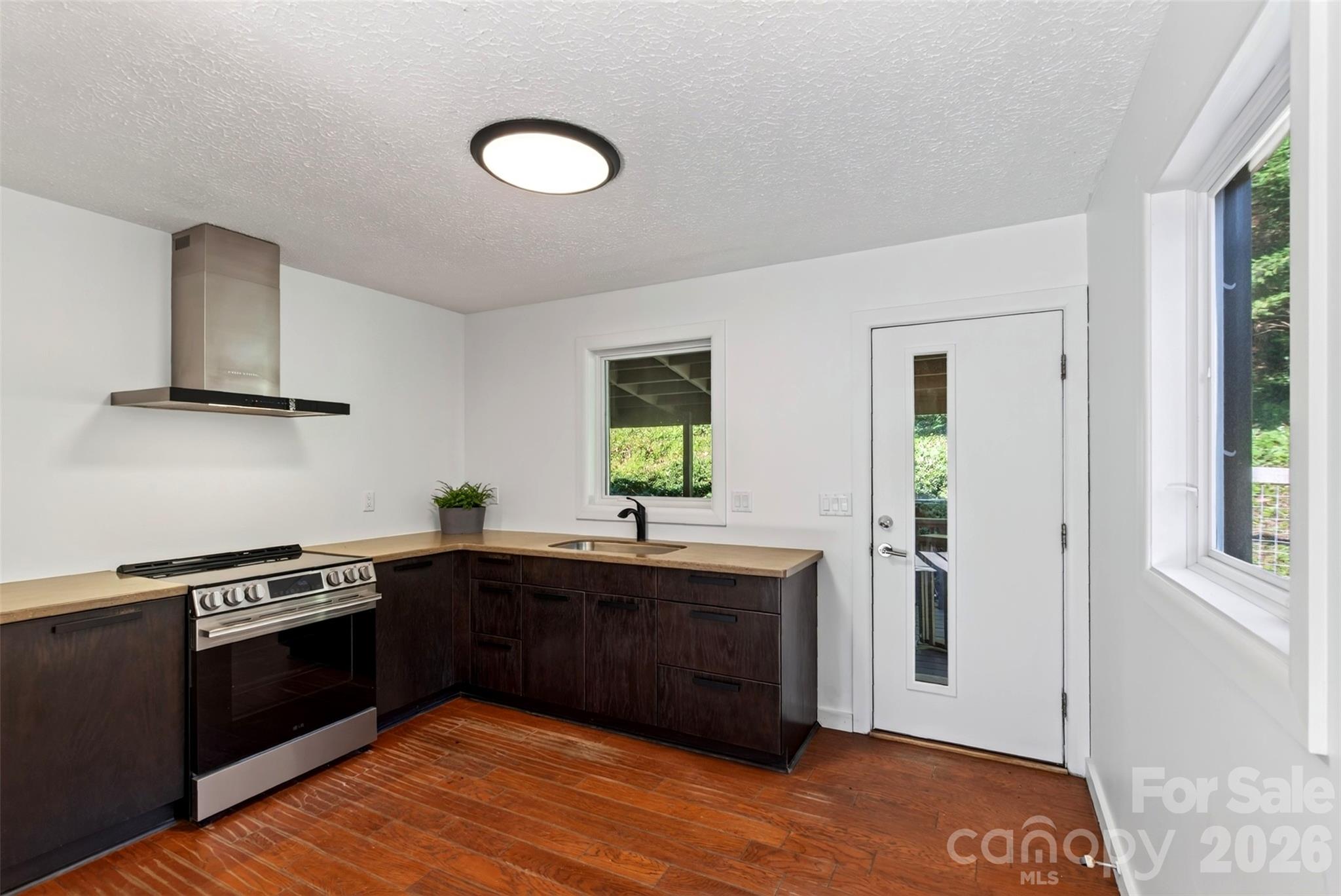 53 Hemlock Street Property Photo 10