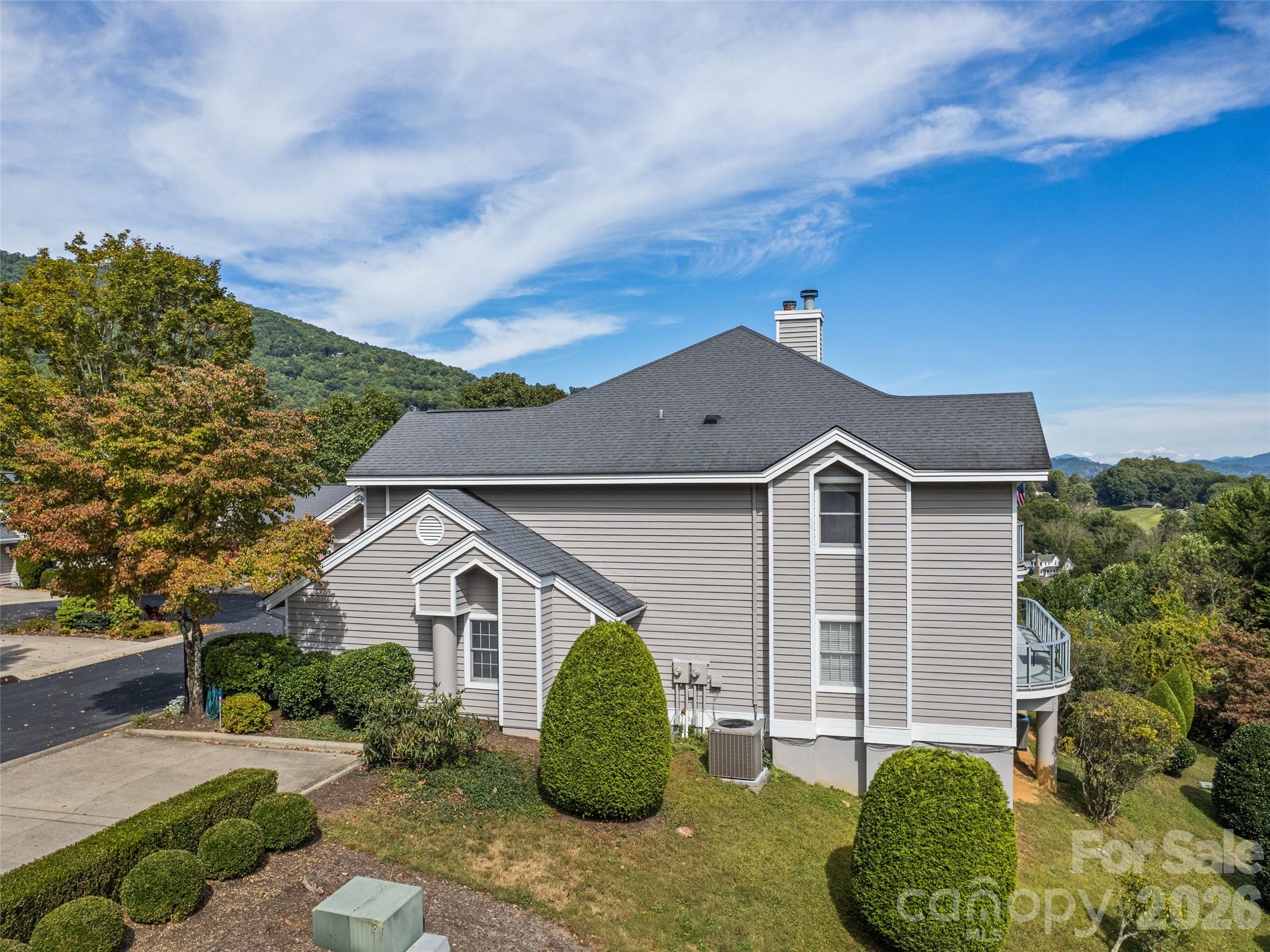 360 Skylark Lane Property Photo 8
