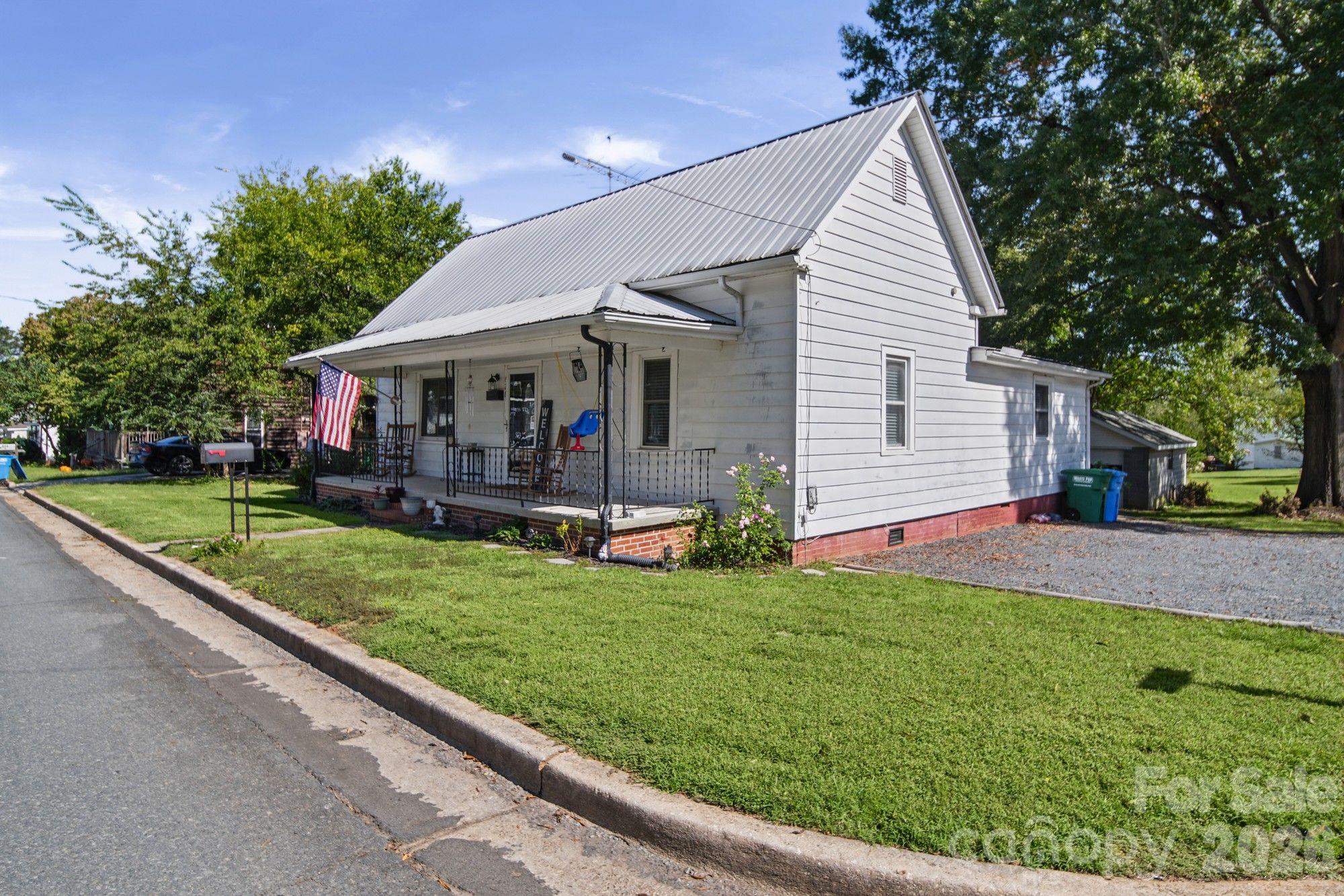 626 Austin Street Property Photo 3