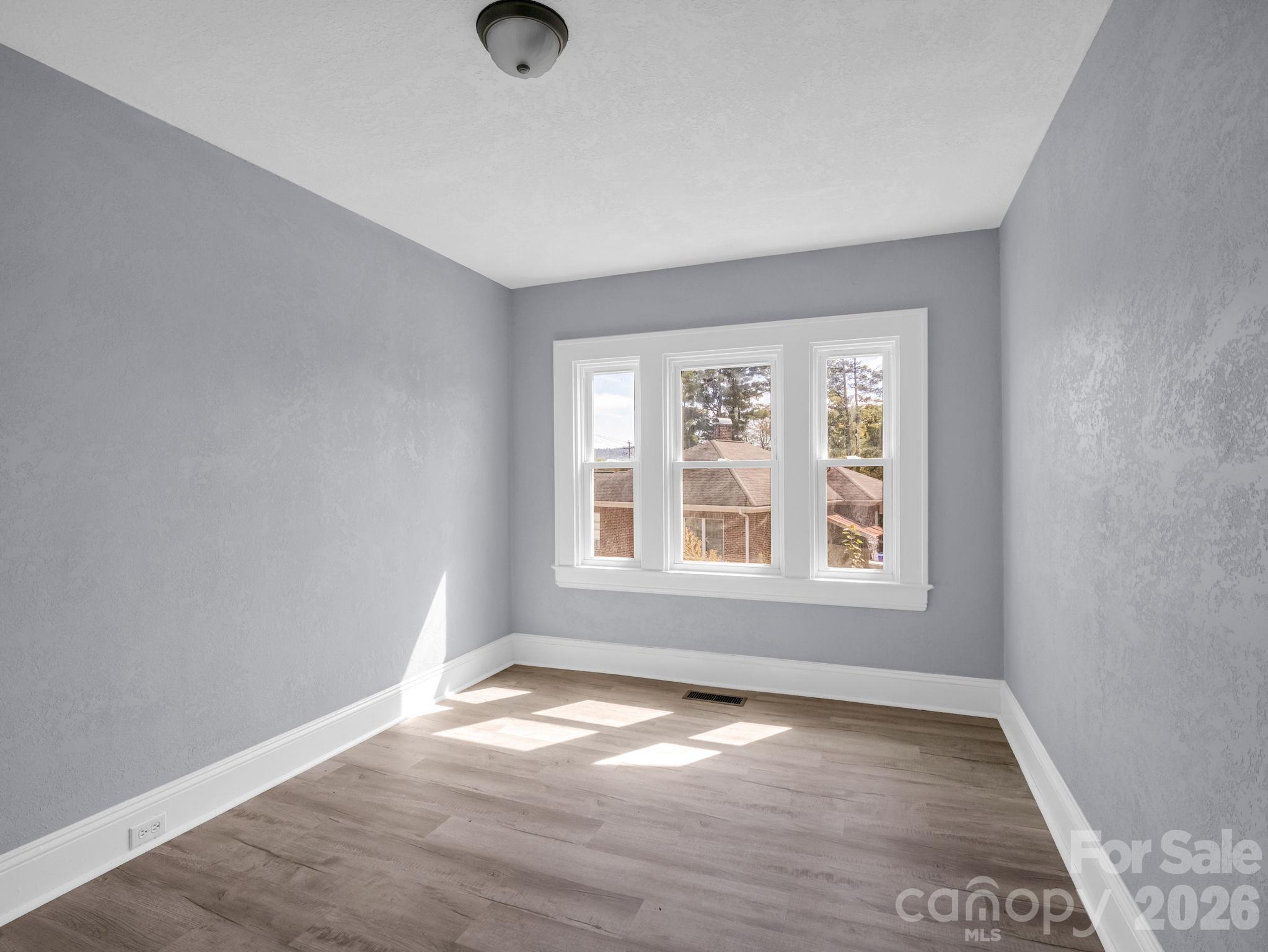 2 Roberts Street Property Photo 28