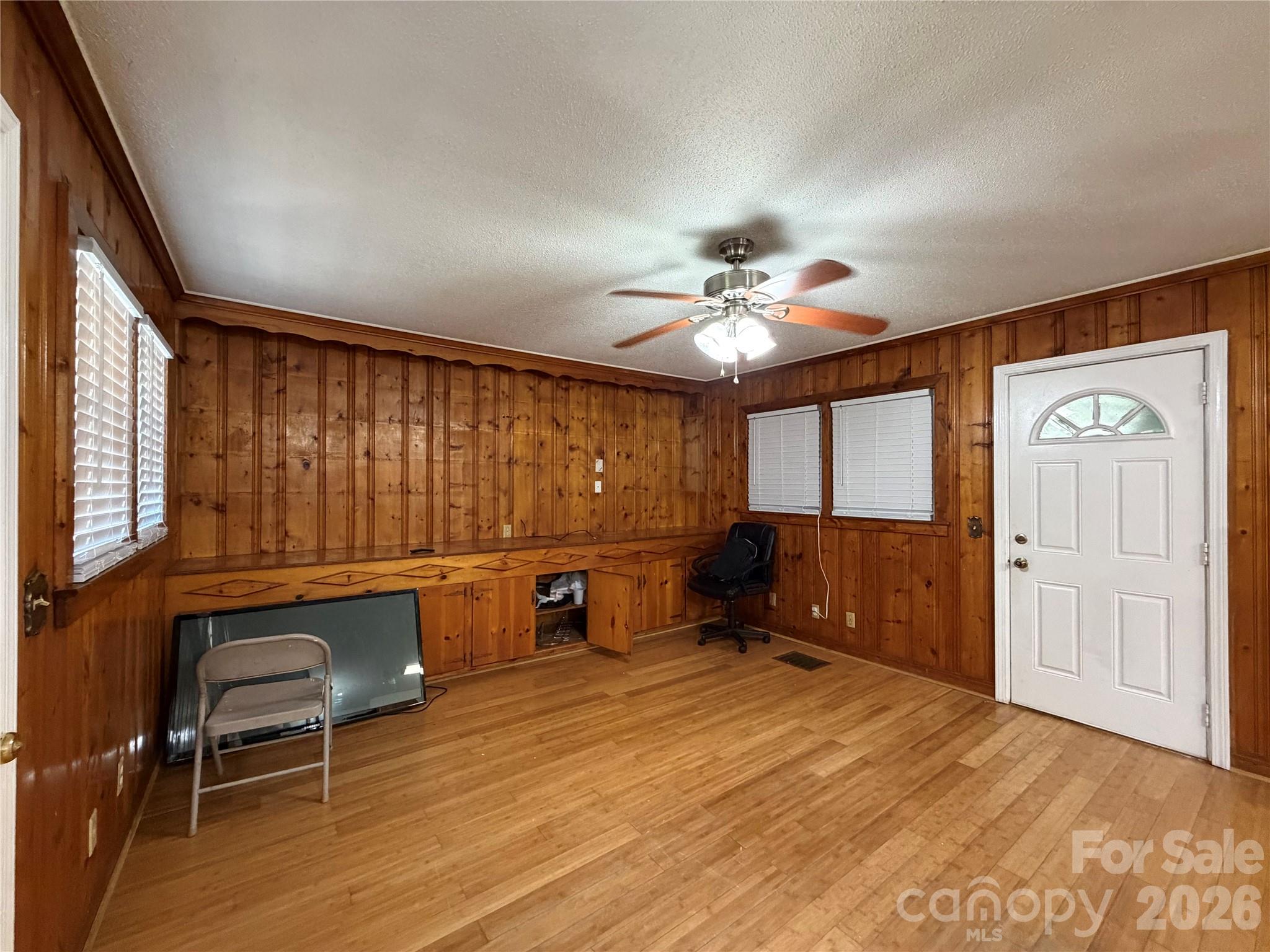 604 Willow Street Property Photo 4