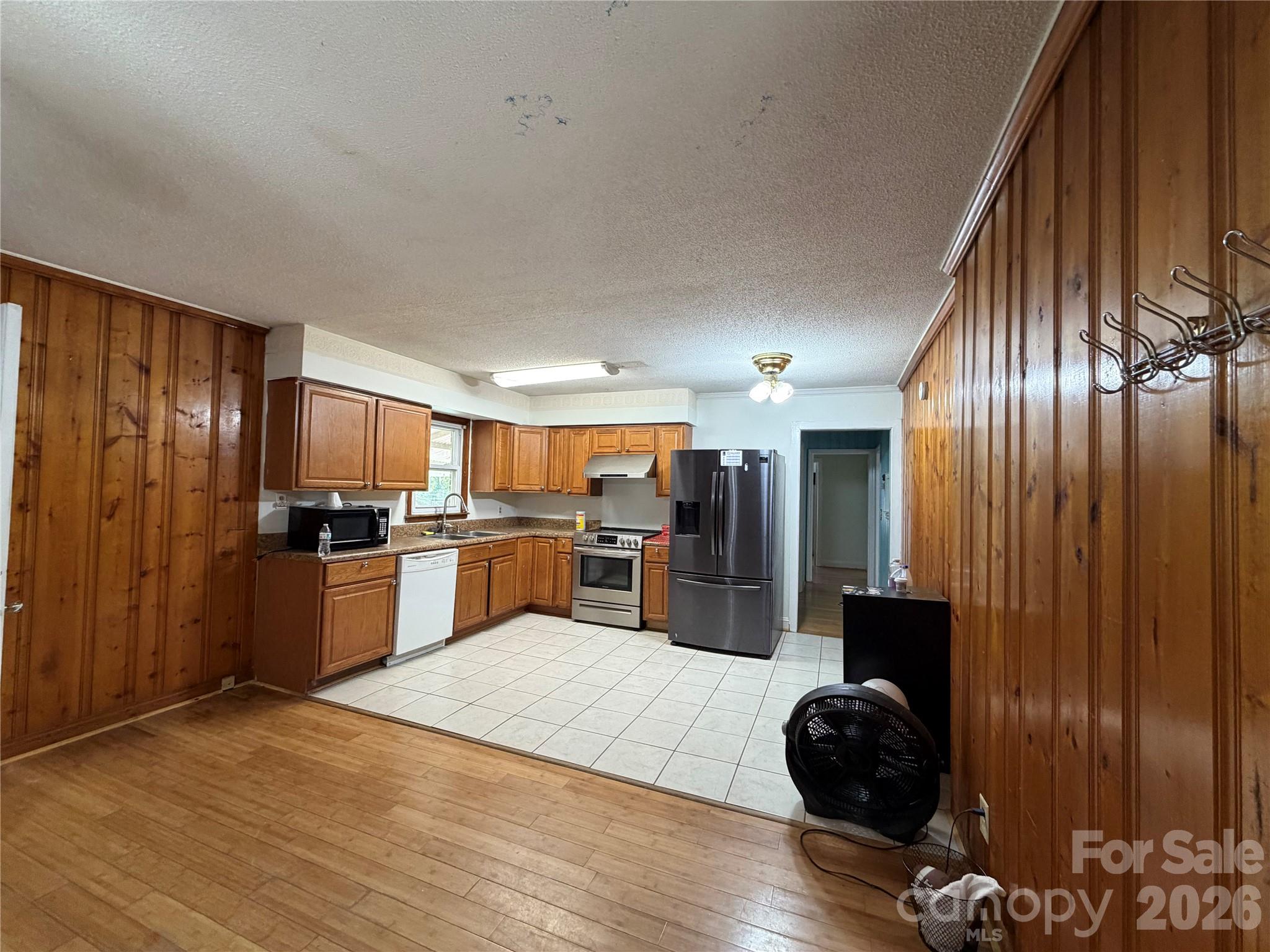 604 Willow Street Property Photo 5