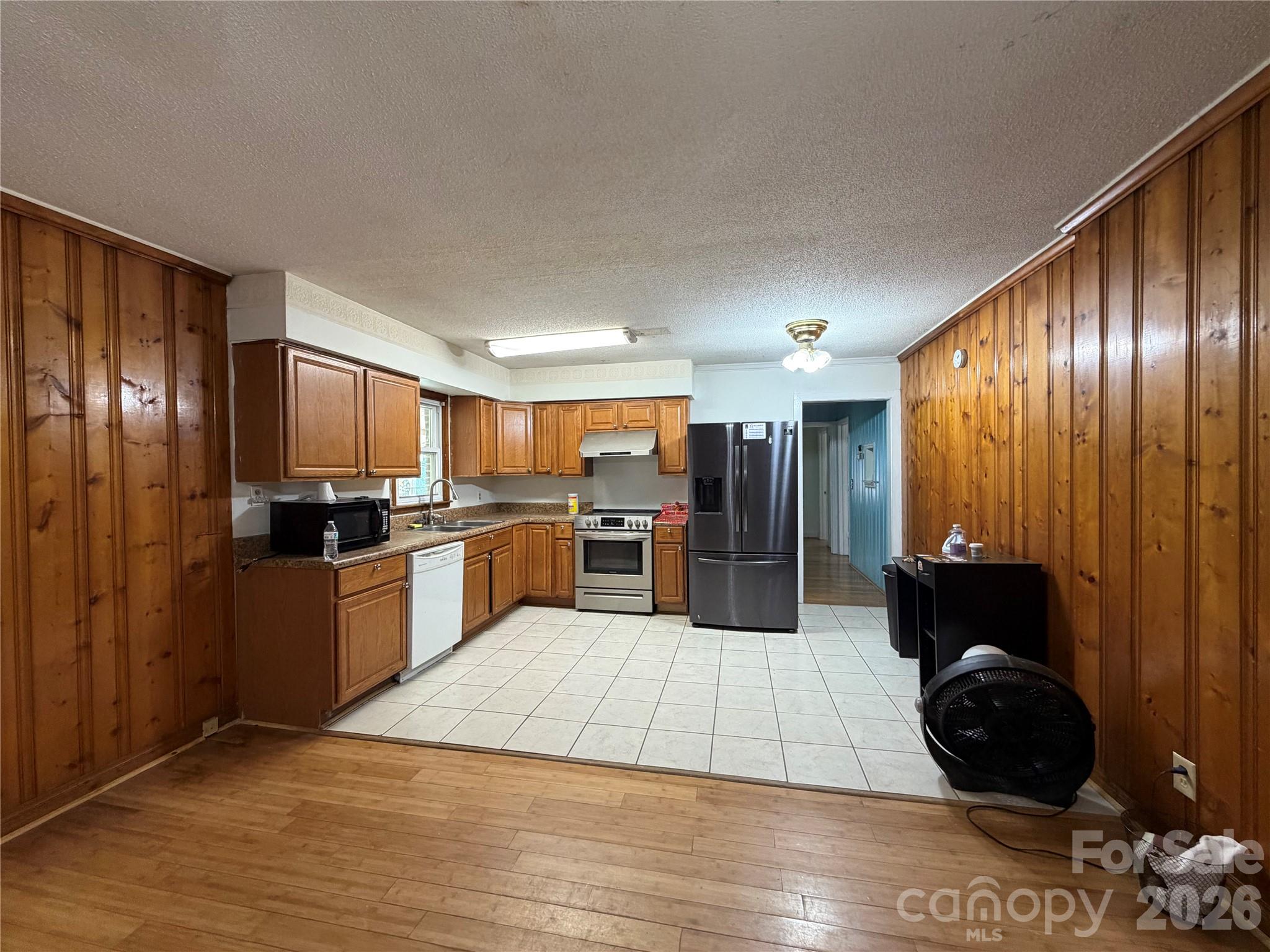 604 Willow Street Property Photo 8