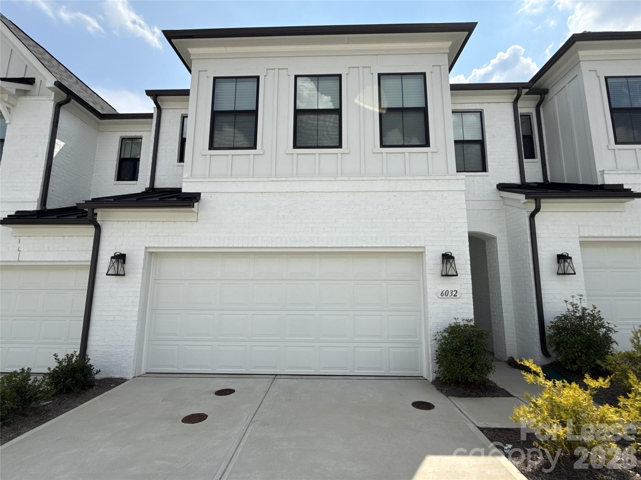 6032 Mariemont Circle Property Photo 1