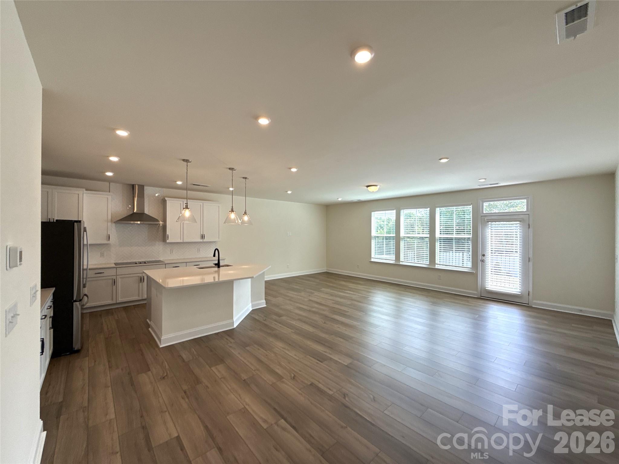 6032 Mariemont Circle Property Photo 2