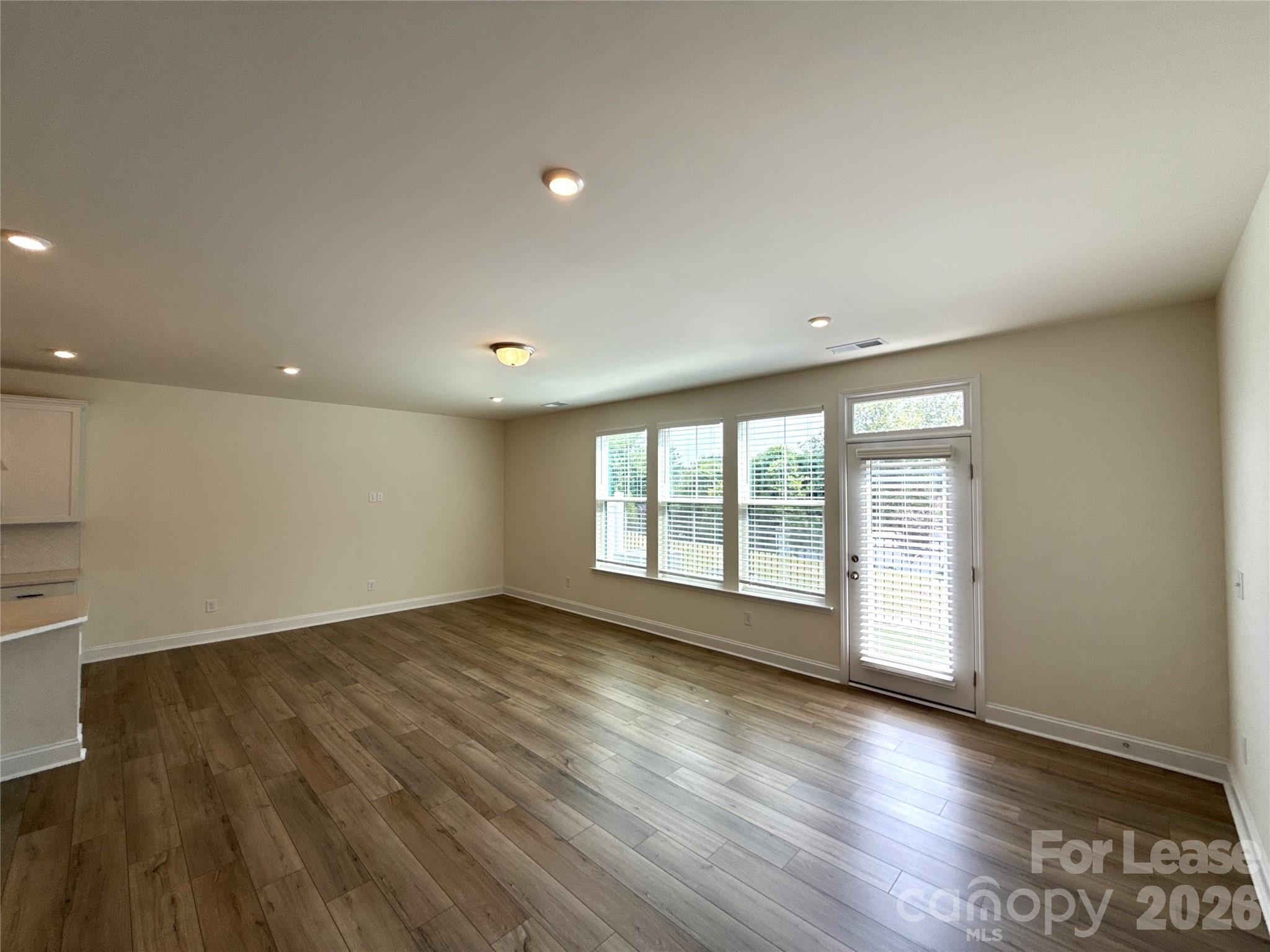 6032 Mariemont Circle Property Photo 3