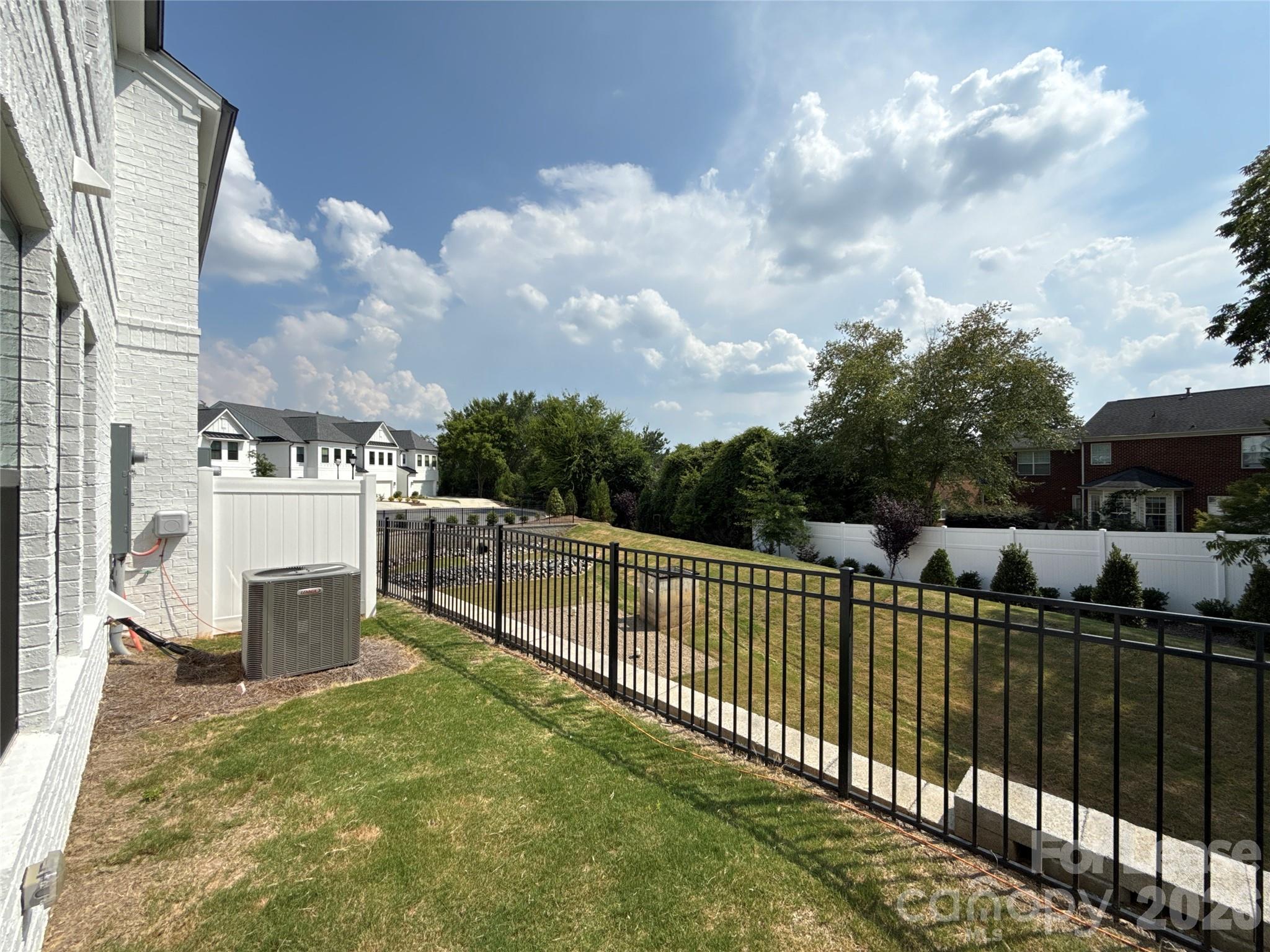 6032 Mariemont Circle Property Photo 17